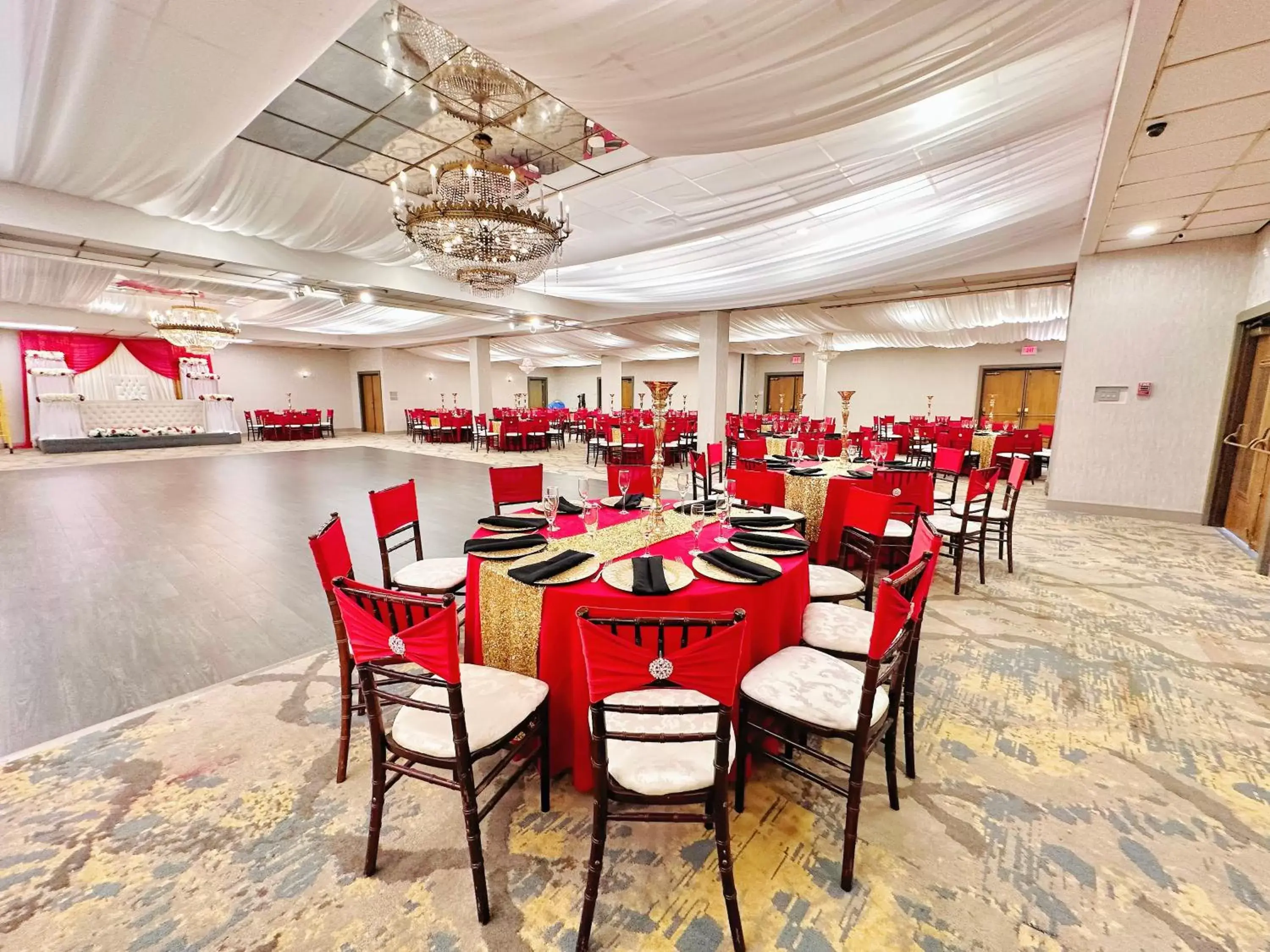 Banquet/Function facilities, Restaurant/Places to Eat in Lincoln Hotel Monterey Park Los Angeles