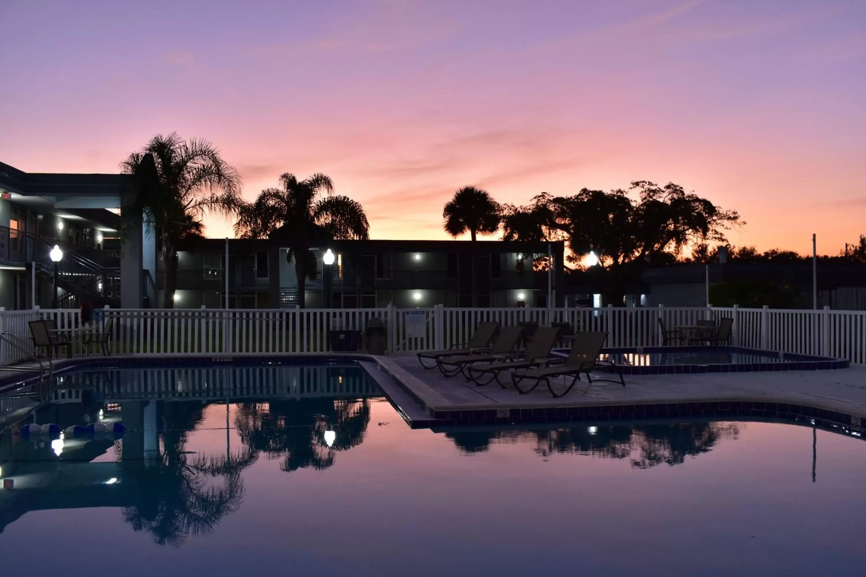 Swimming pool, Sunrise/Sunset in Super 8 by Wyndham Ocala I-75