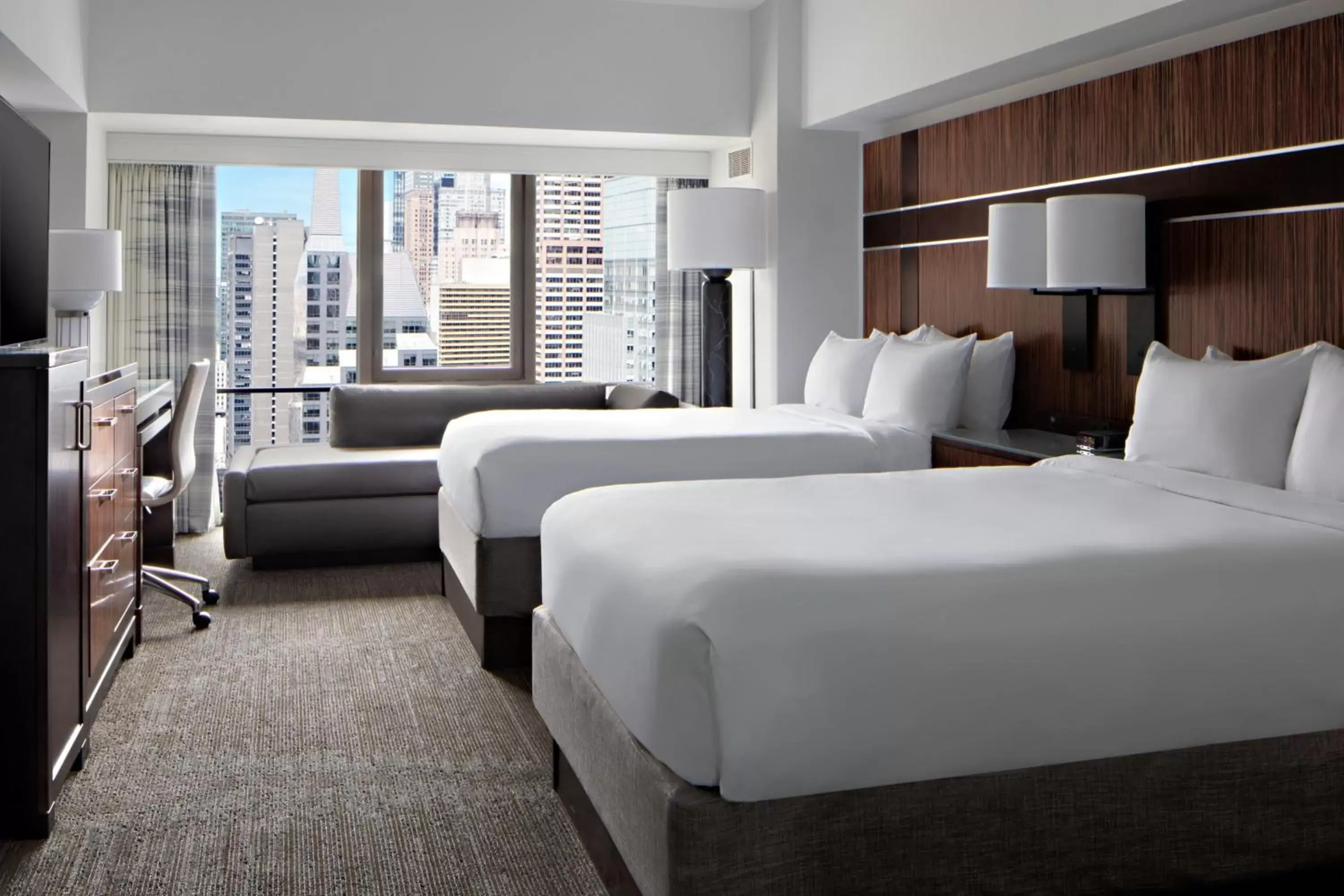 Photo of the whole room, Bed in New York Marriott Marquis