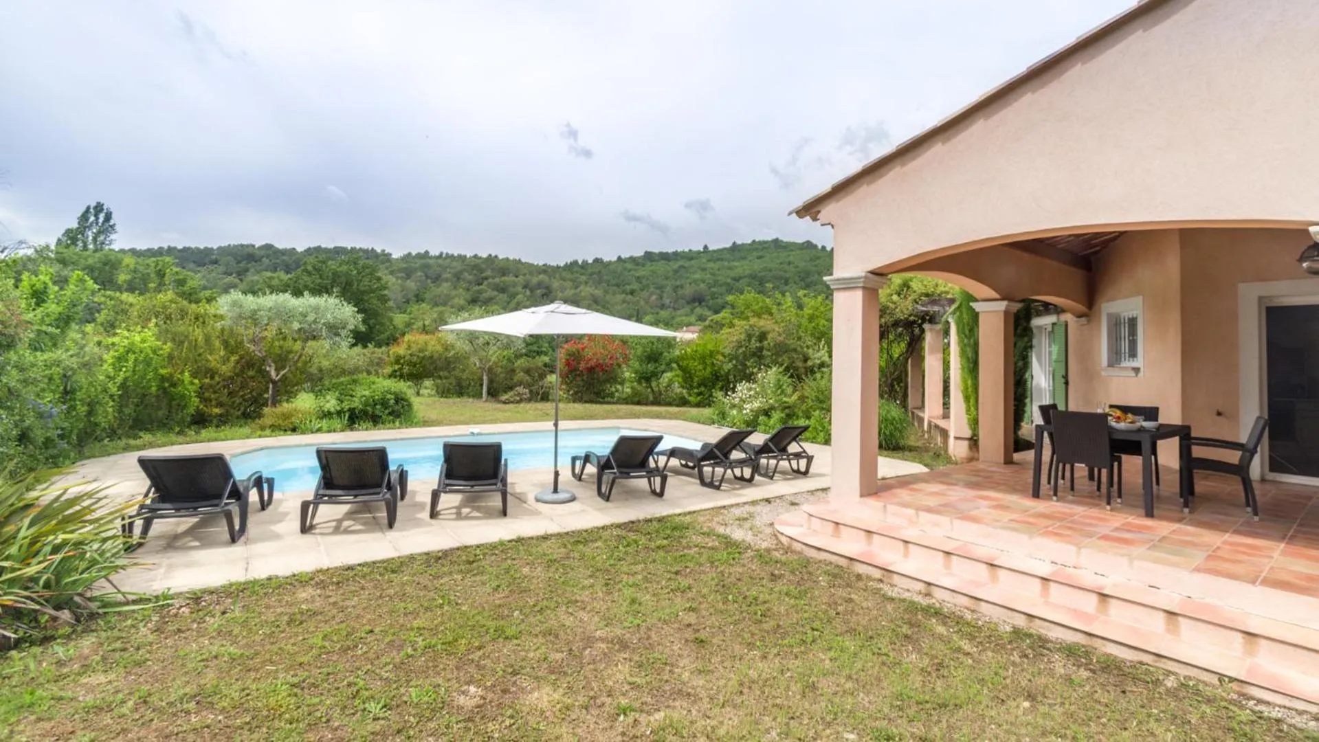 Patio in Vacancéole – Le Domaine de Camiole