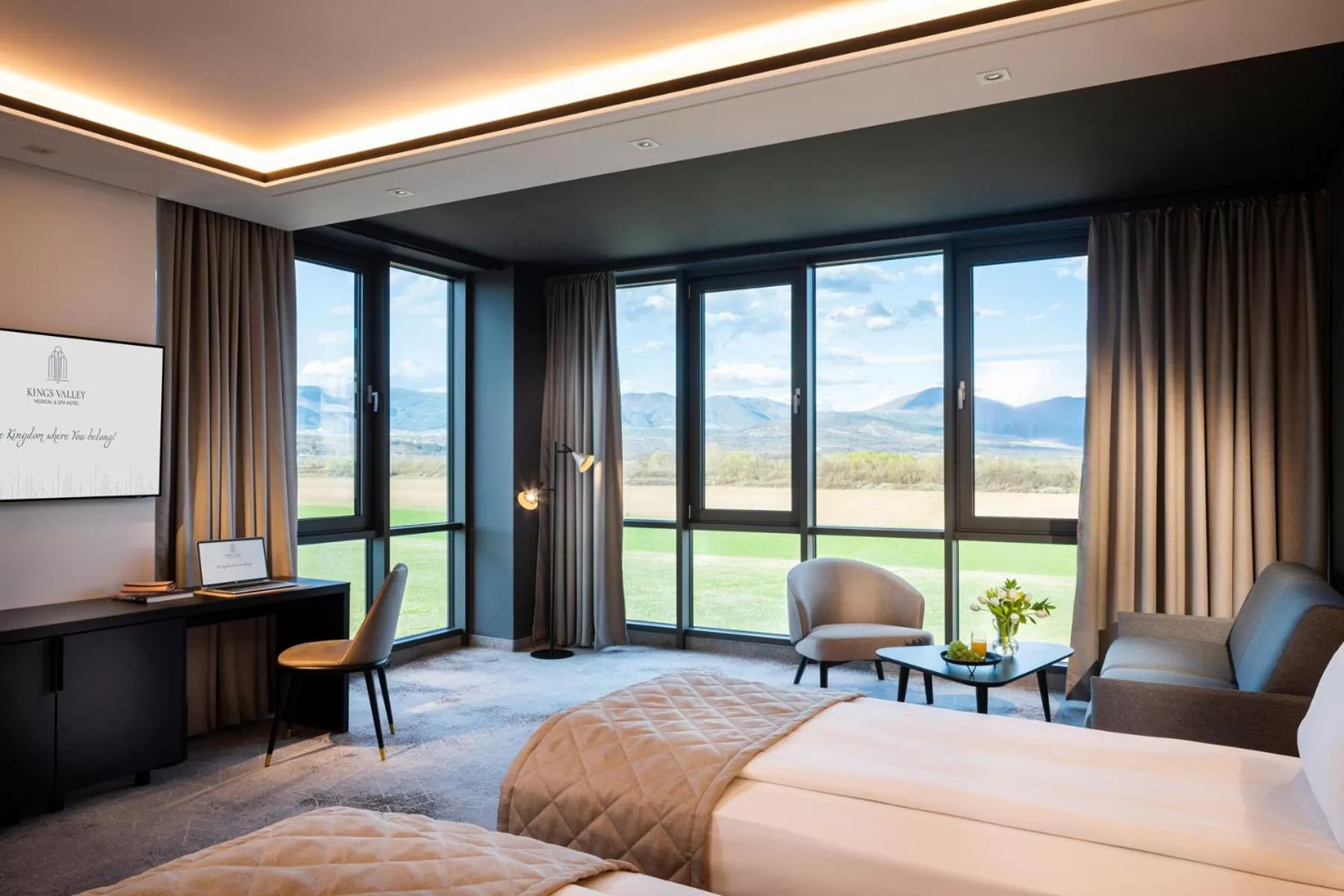 Bed in Kings' Valley Medical & Spa Hotel