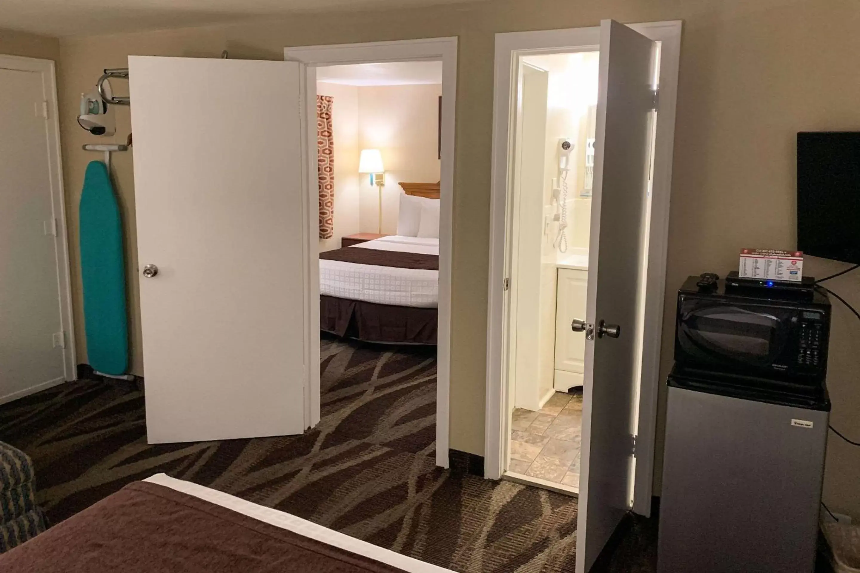 Photo of the whole room, Bathroom in Rodeway Inn & Suites Sheridan