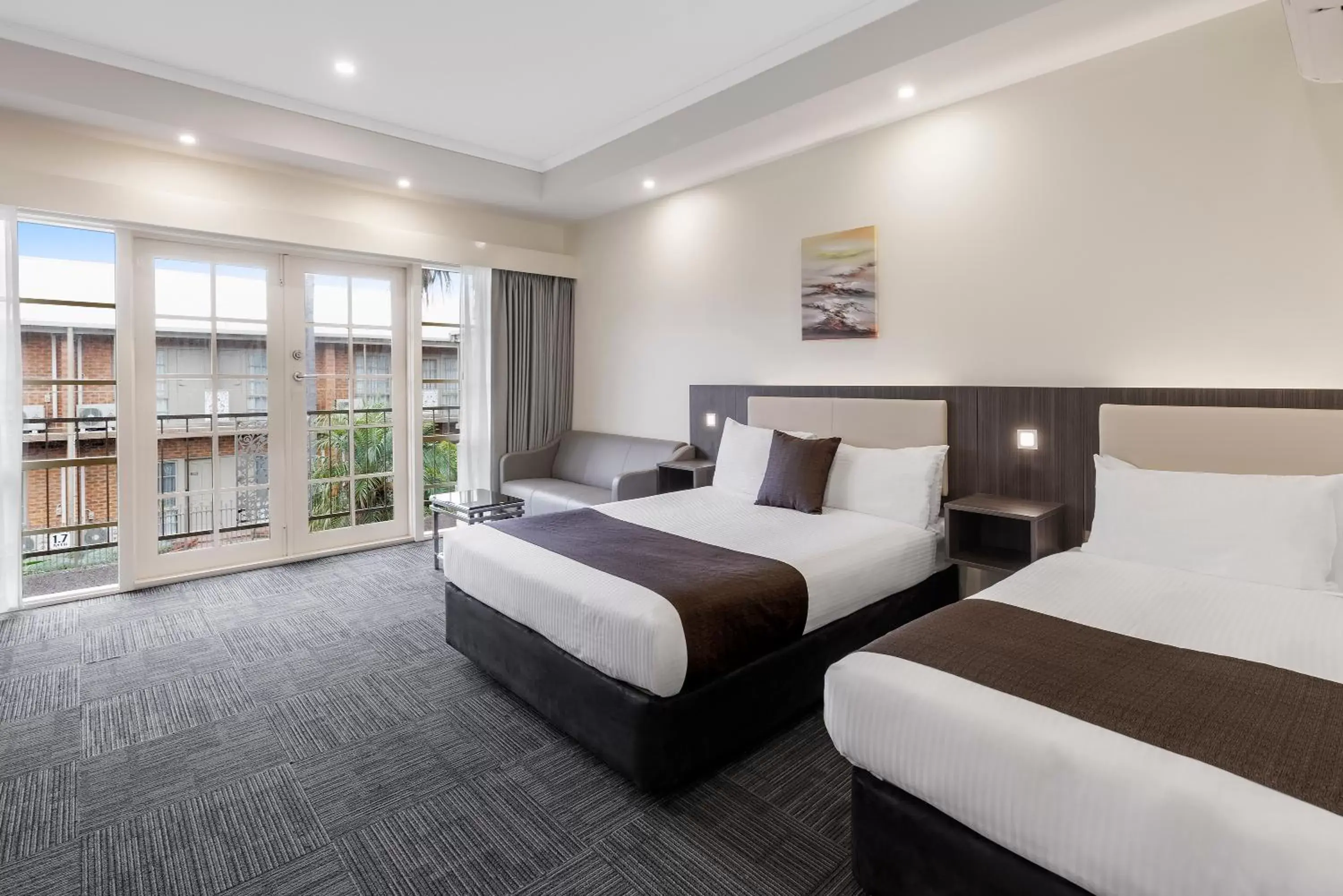 Bed in Quality Hotel Melbourne Airport