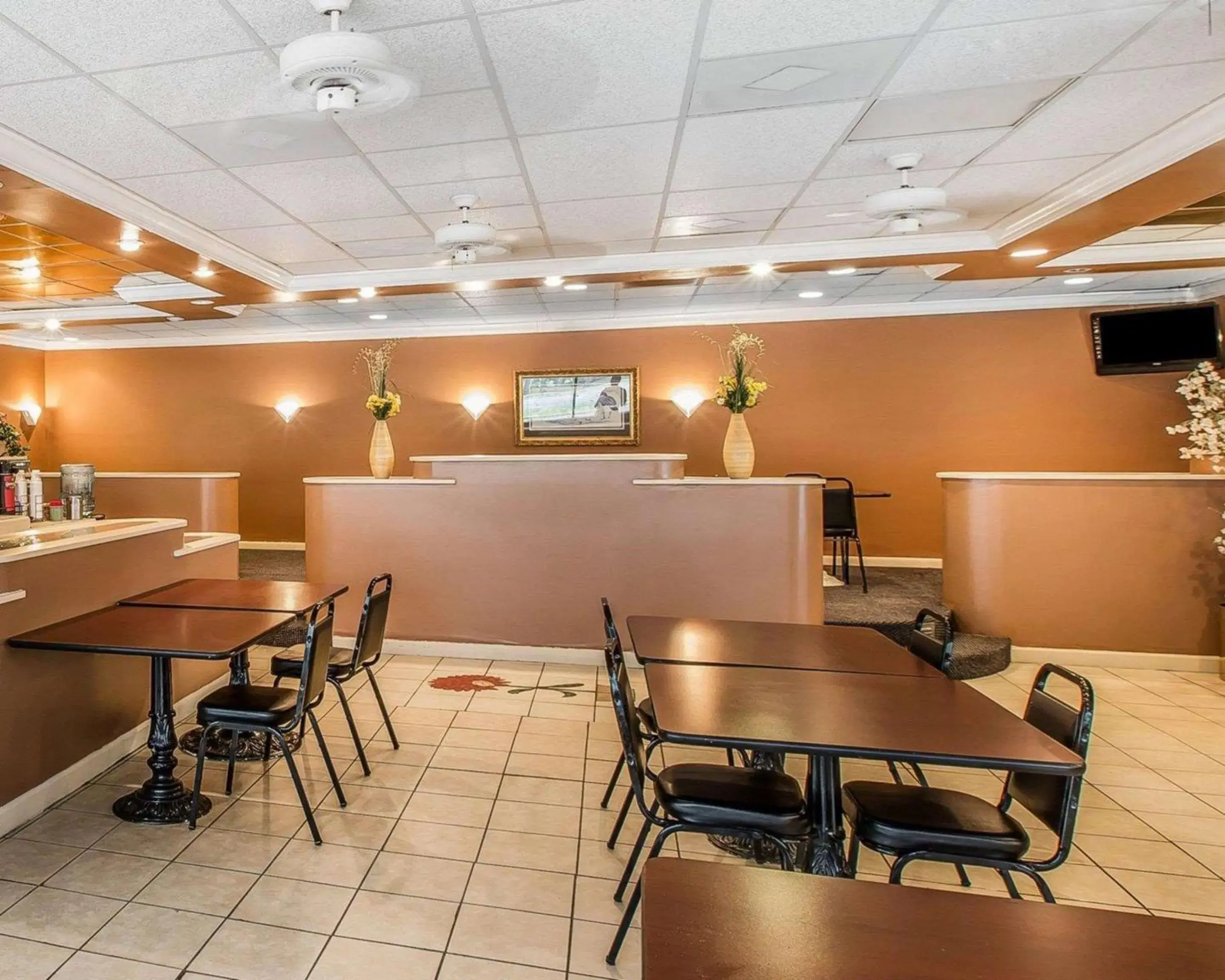 Restaurant/Places to Eat in Econo Lodge