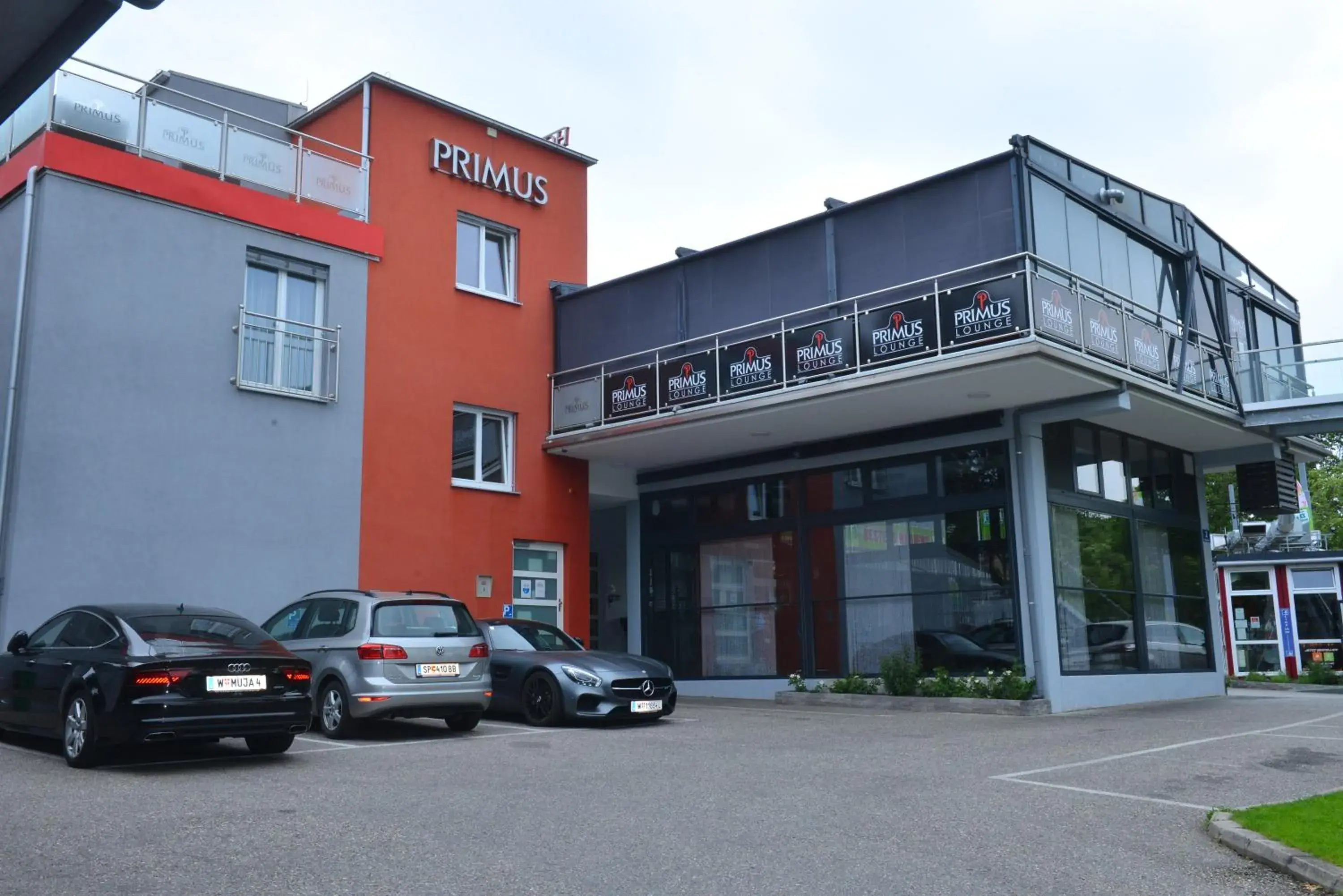 Property Building in Primus Hotel & Apartments