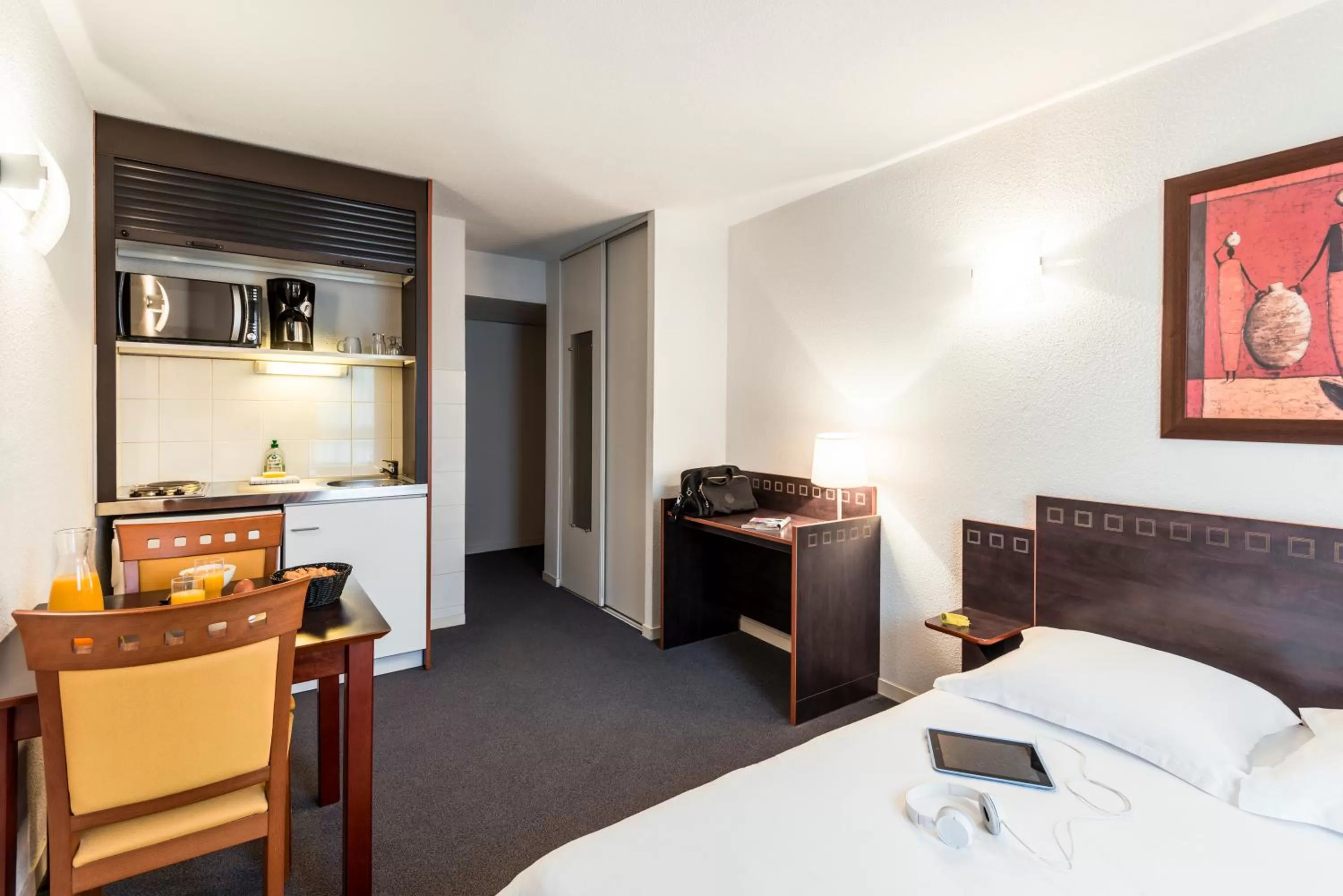 Bedroom, Bed in Aparthotel Adagio Access Toulouse Jolimont