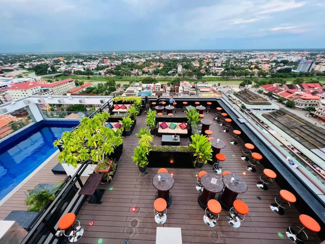 Restaurant/places to eat in V V Hotel Battambang