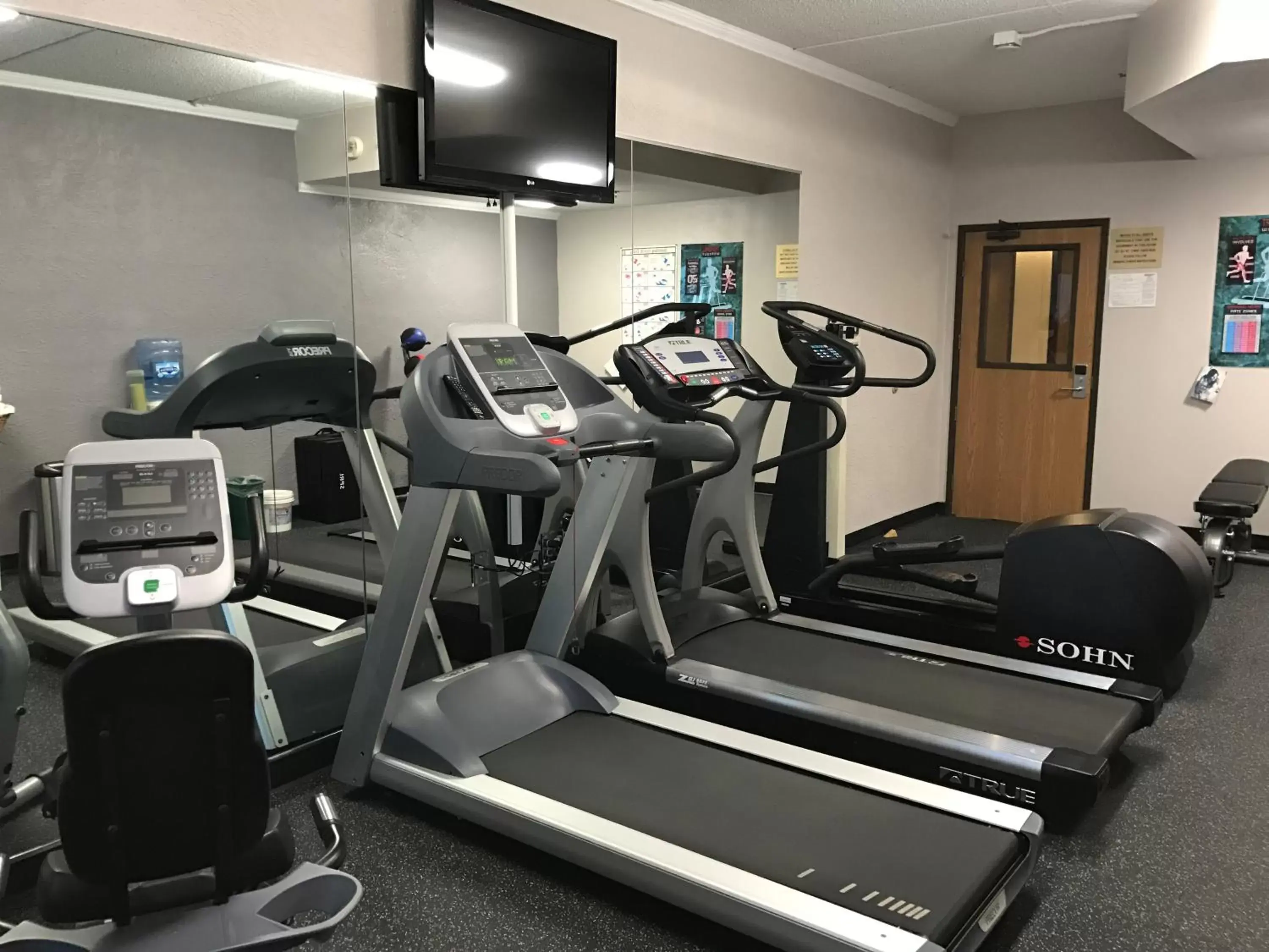 Fitness centre/facilities, Fitness Center/Facilities in Country Inn & Suites by Radisson, Mt. Pleasant-Racine West, WI