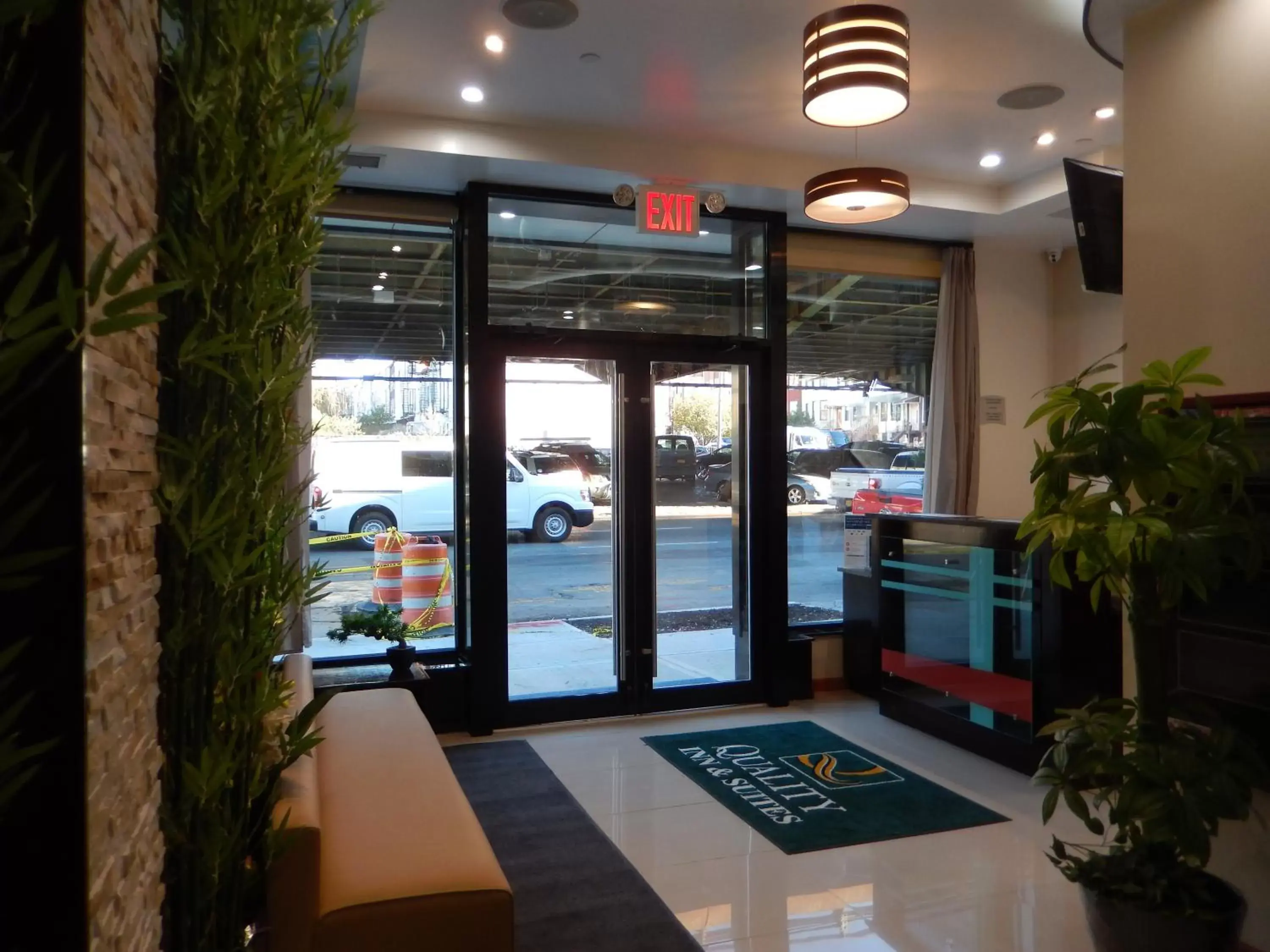 Lobby or reception, Pool View in Quality Inn near Sunset Park