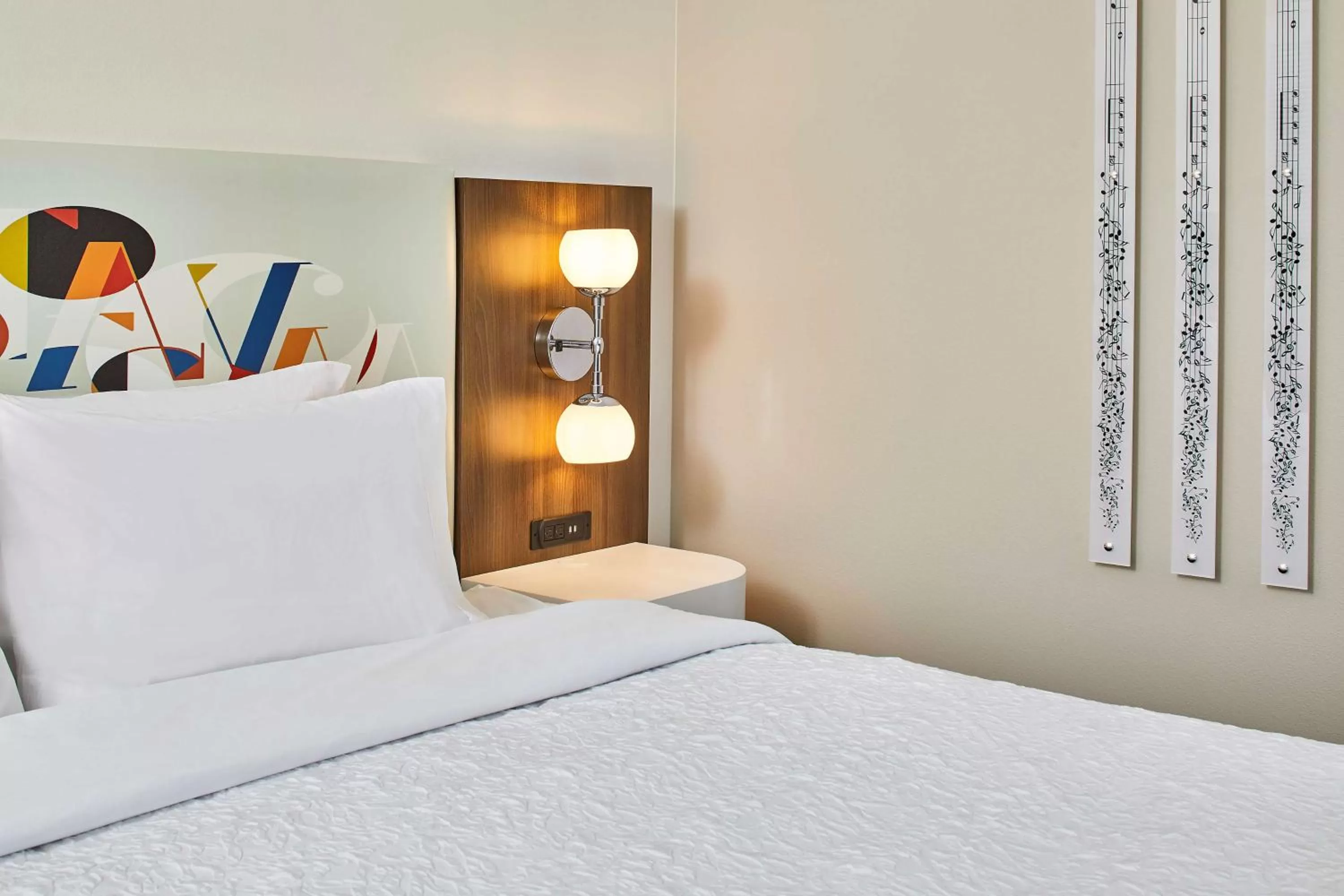 Bed in Hampton Inn & Suites Atlanta-Midtown, Ga