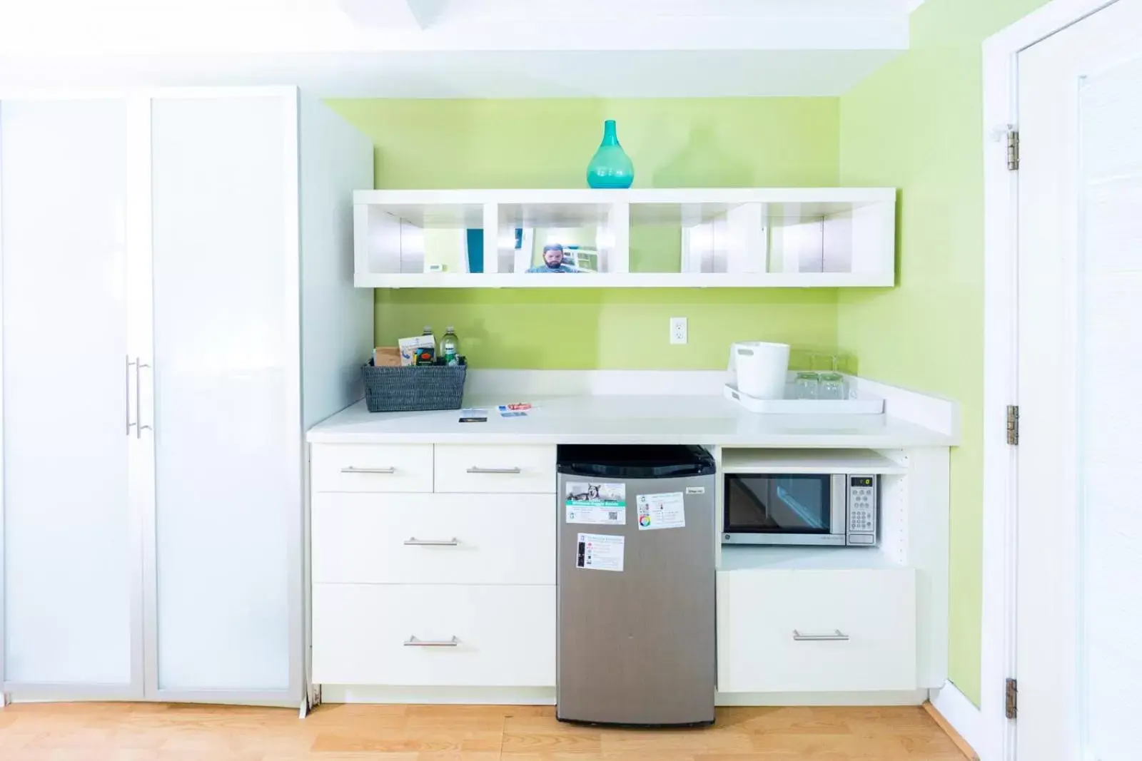 Kitchen/Kitchenette in Canalside Inn