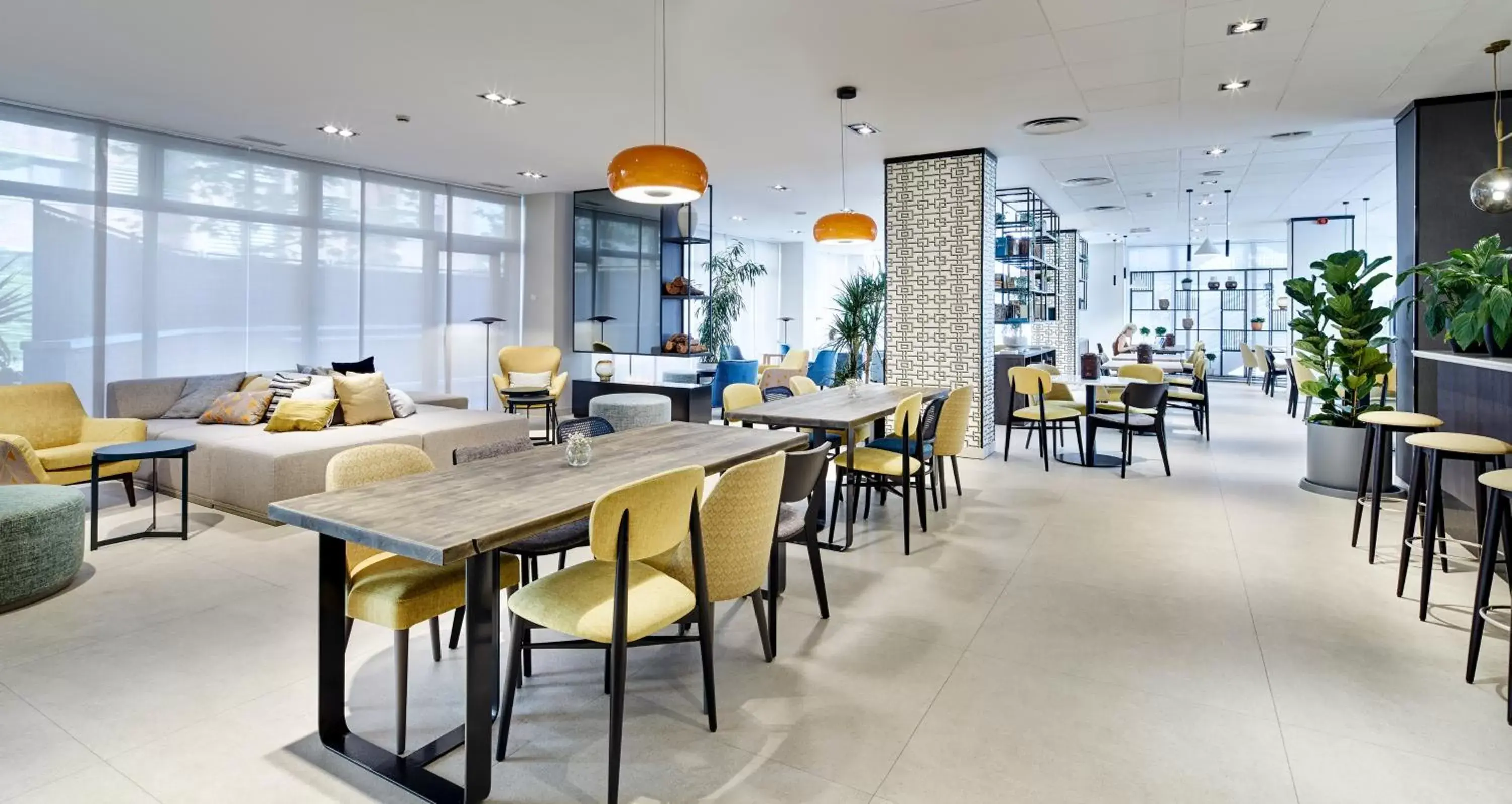 Lounge or bar, Restaurant/Places to Eat in Sercotel Madrid Aeropuerto
