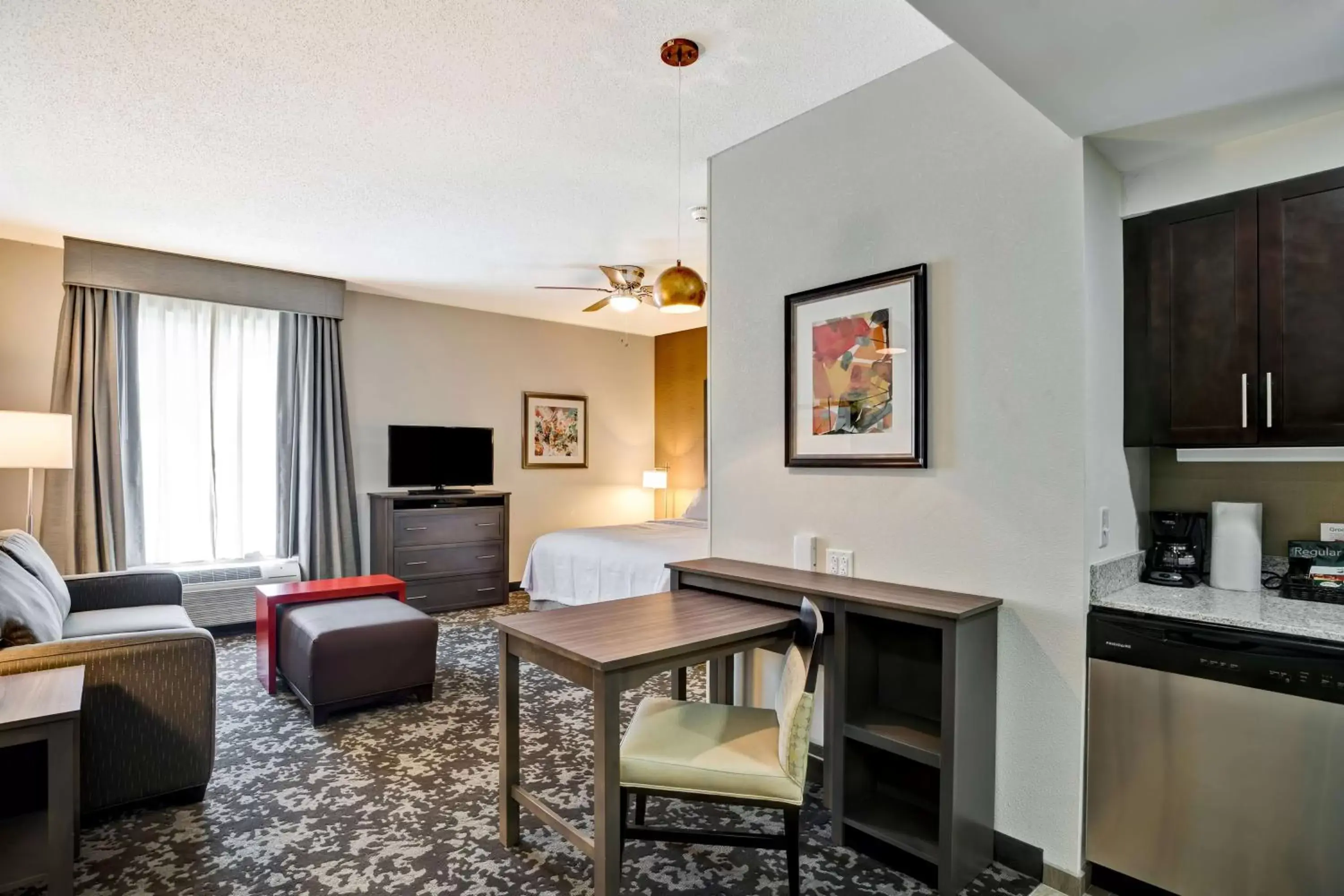 Bed, TV/Entertainment Center in Homewood Suites by Hilton Christiansburg