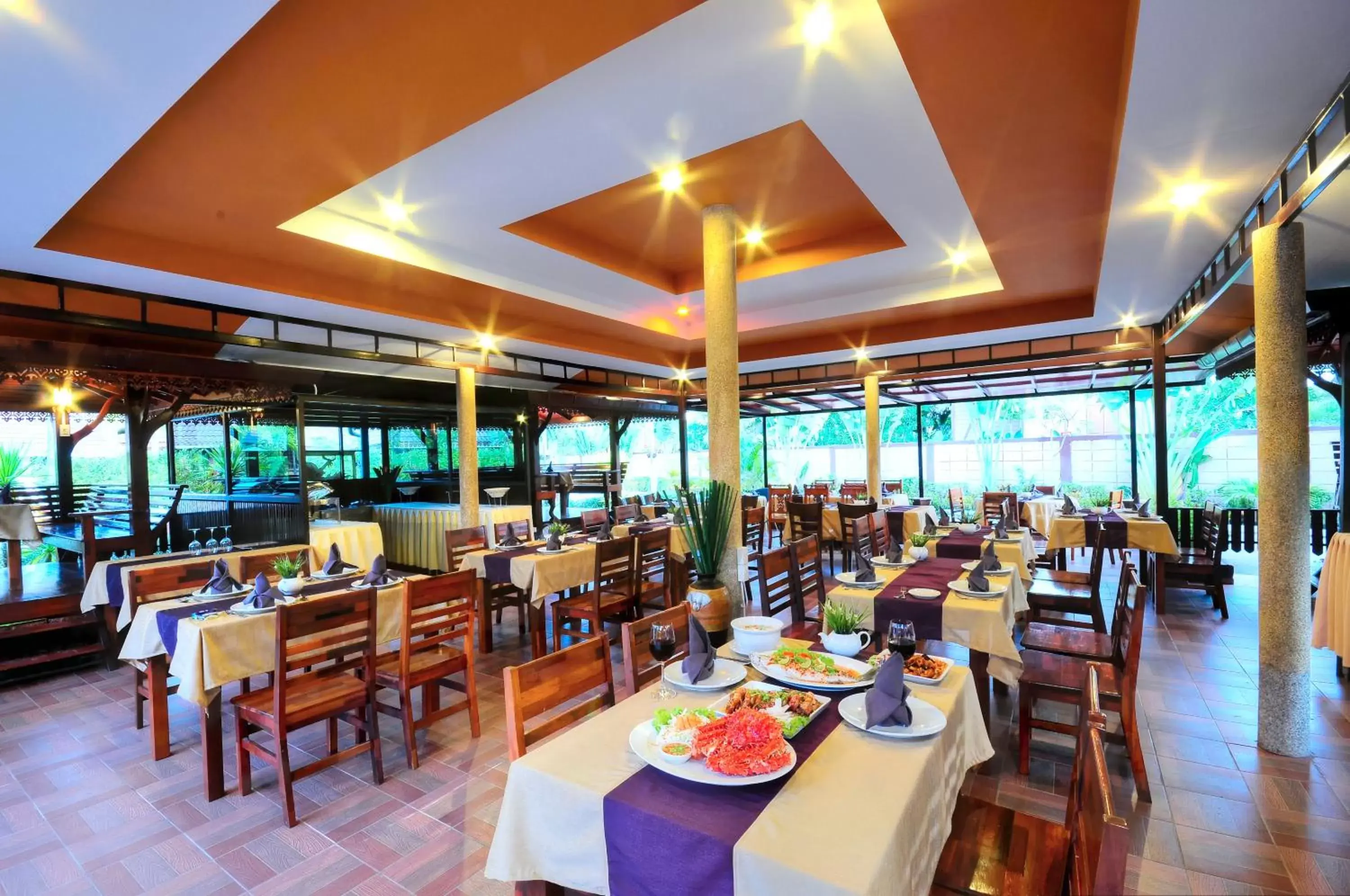 Restaurant/Places to Eat in Maleedee Bay Resort