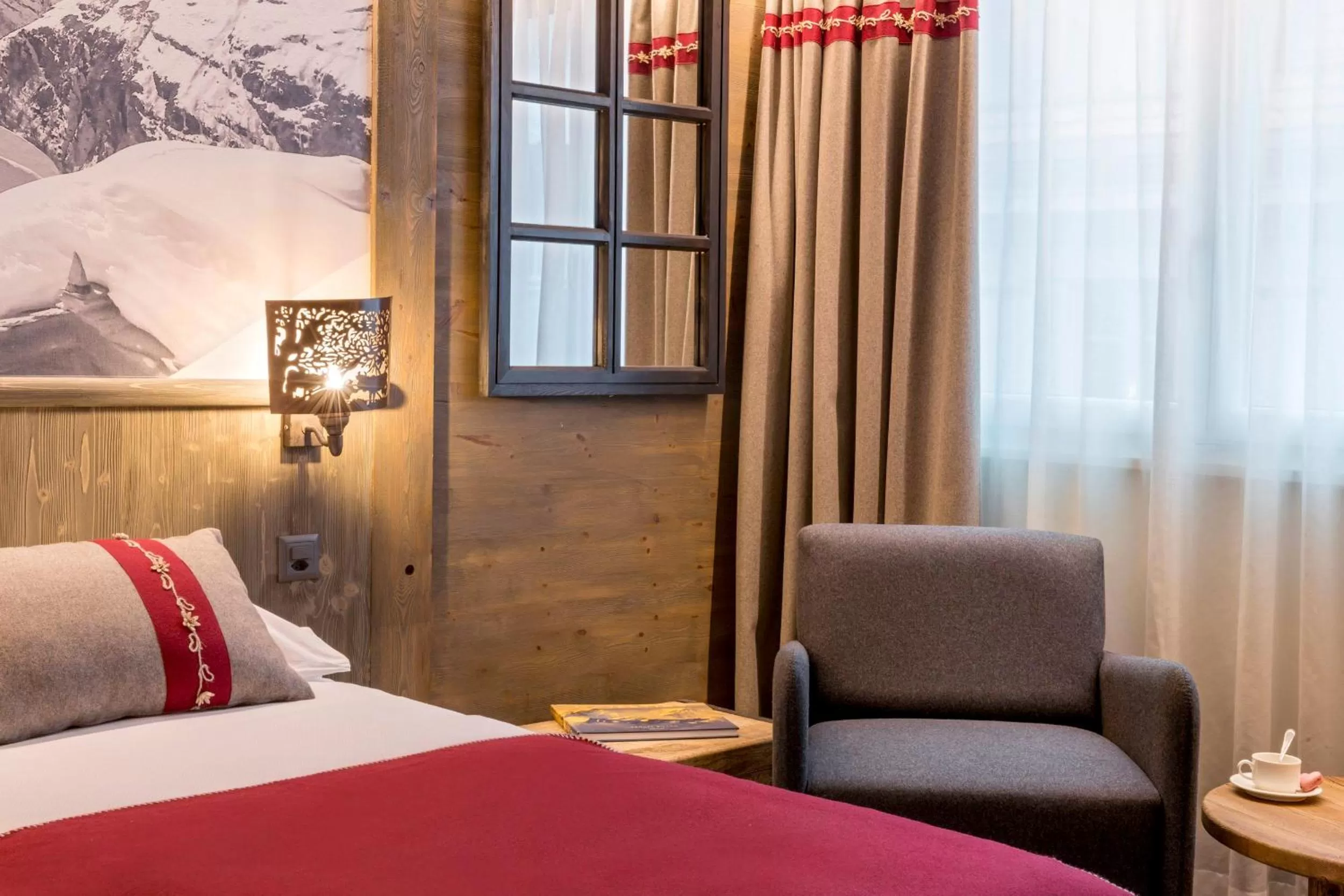 Photo of the whole room, Bed in Edelweiss Manotel