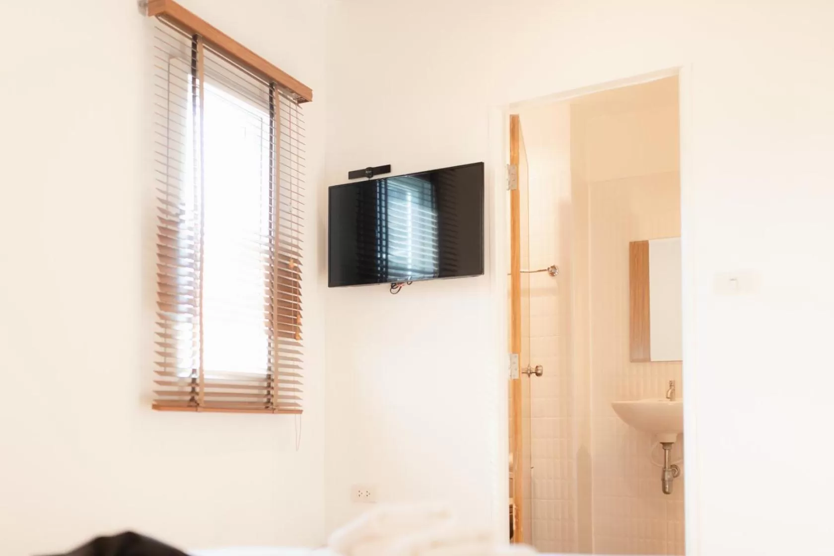 TV and multimedia in Hotel PaPa Bangkok Siriraj