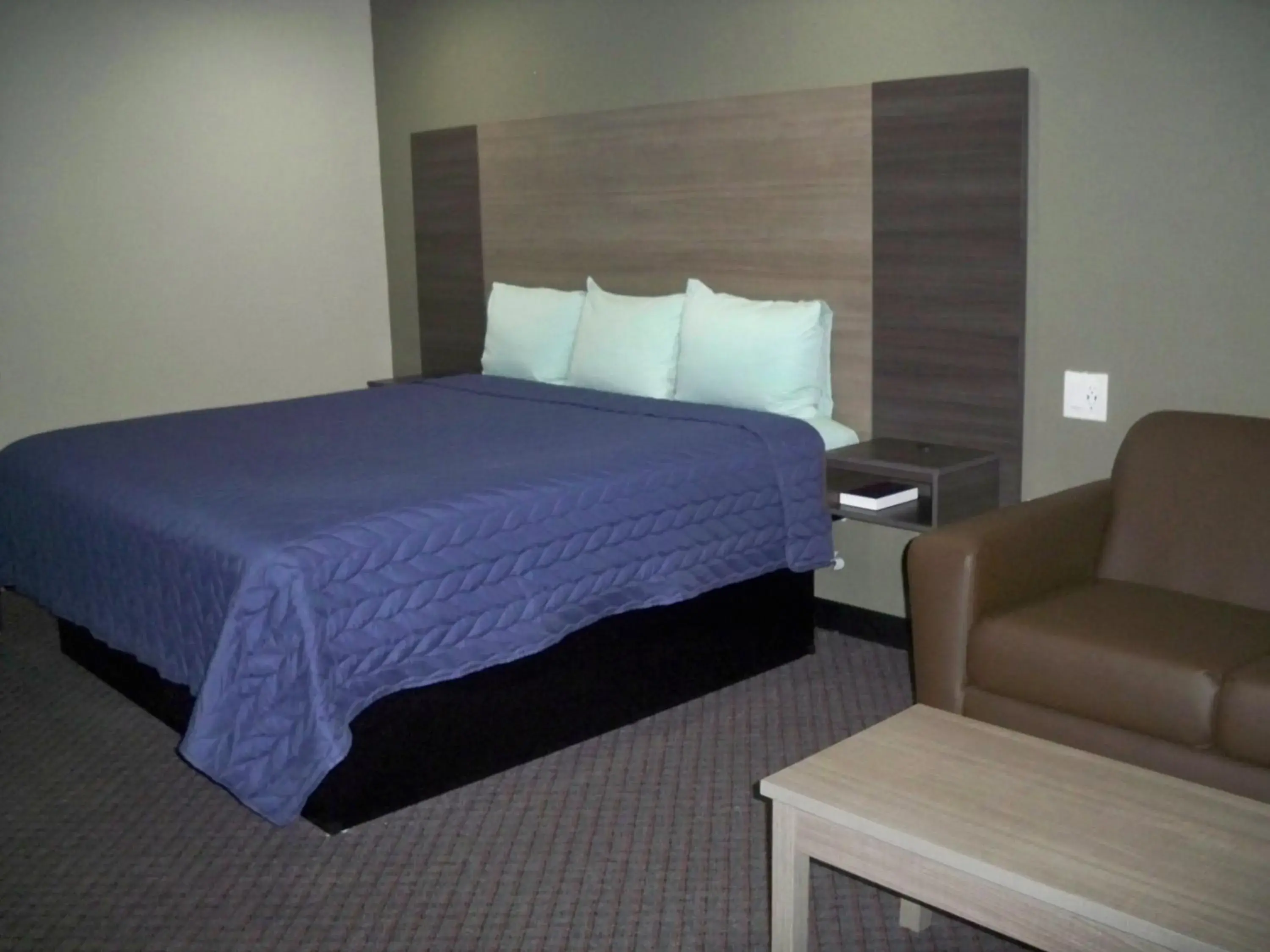 Bedroom, Bed in Scottish Inn and Suites Beaumont
