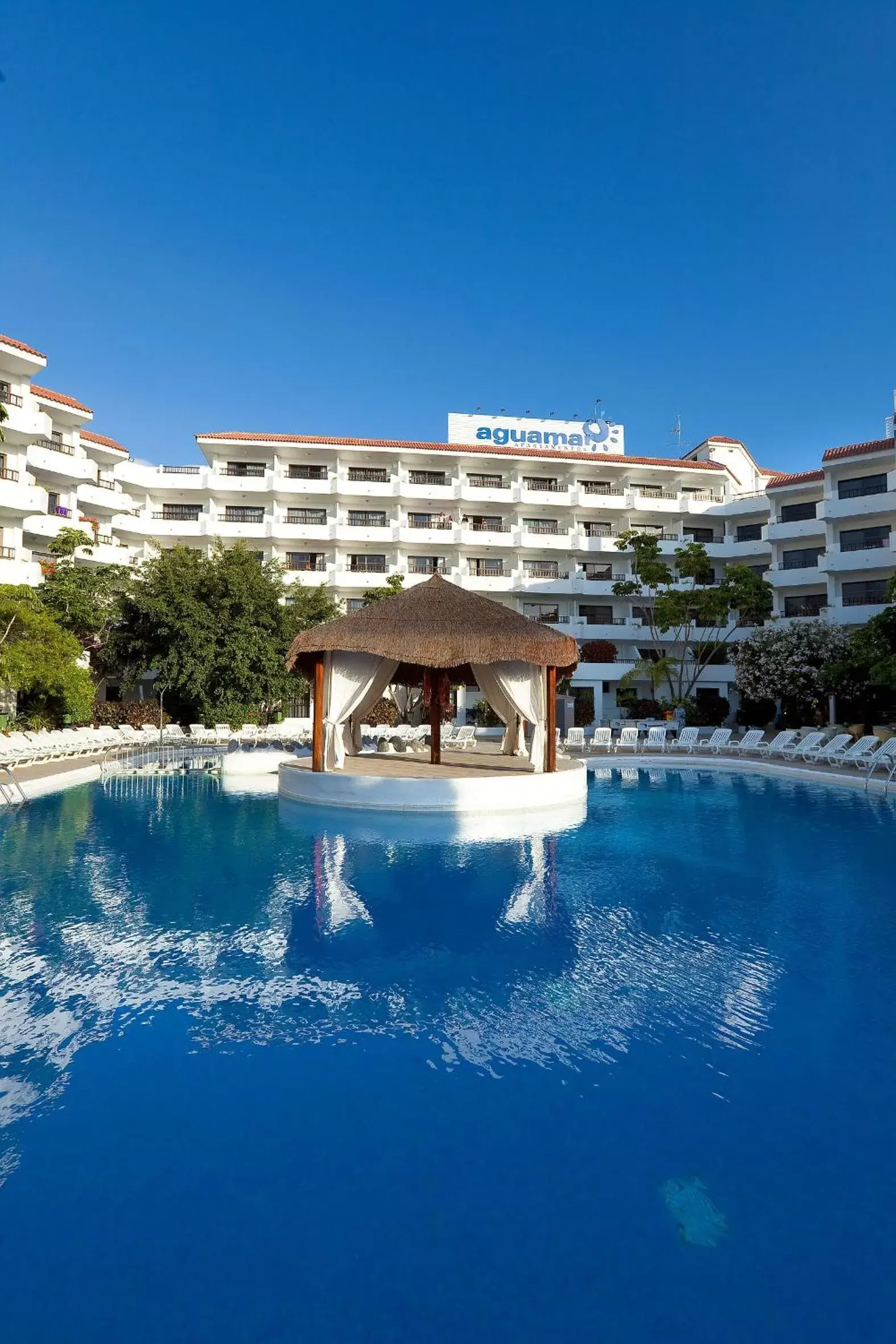 Swimming pool in Aguamar Apartamentos, Los Cristianos Downtown Swimming pool in Aguamar Apartamentos, Los Cristianos Downtown