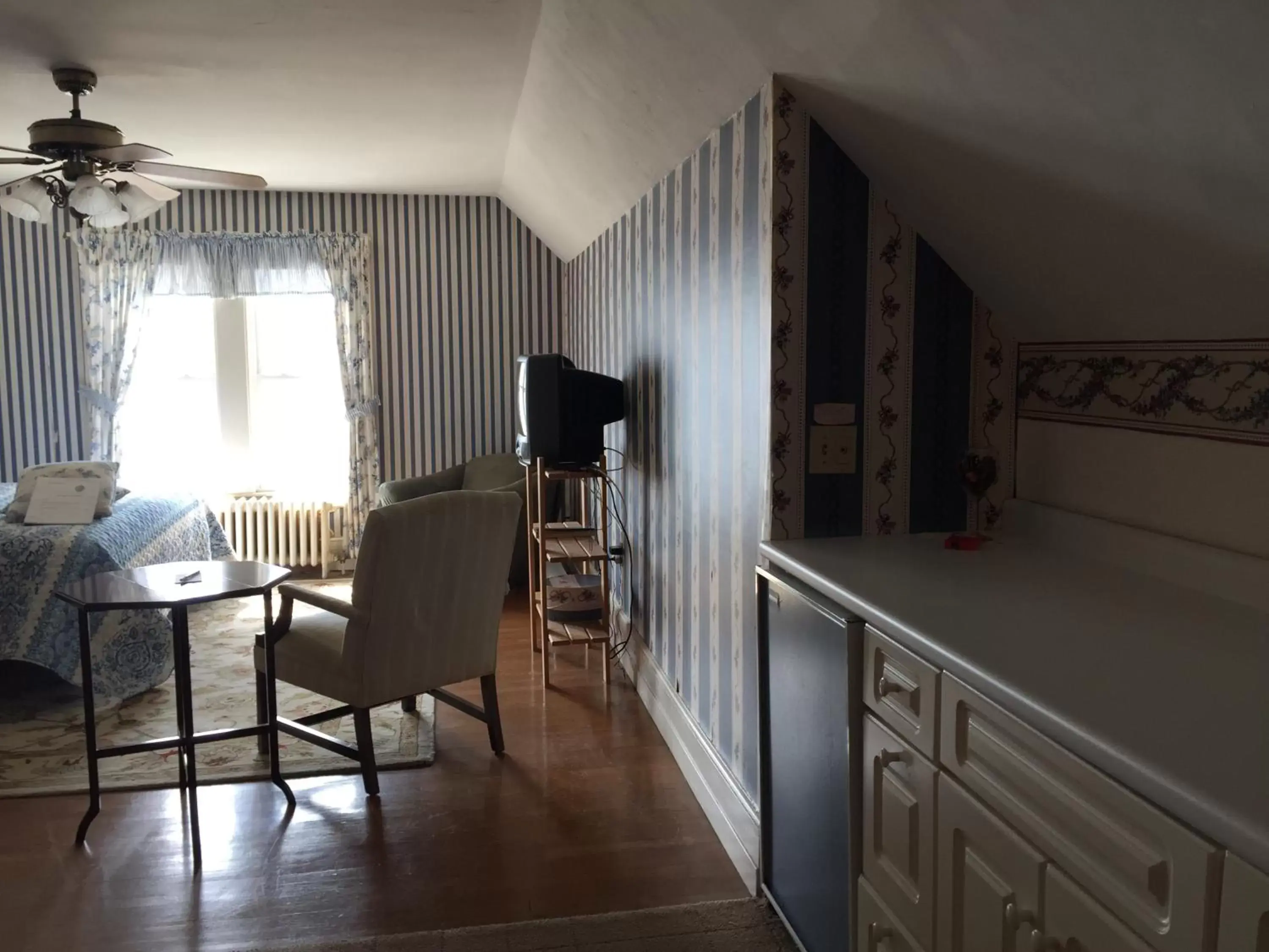 Decorative detail, Kitchen/Kitchenette in Harborview Inn