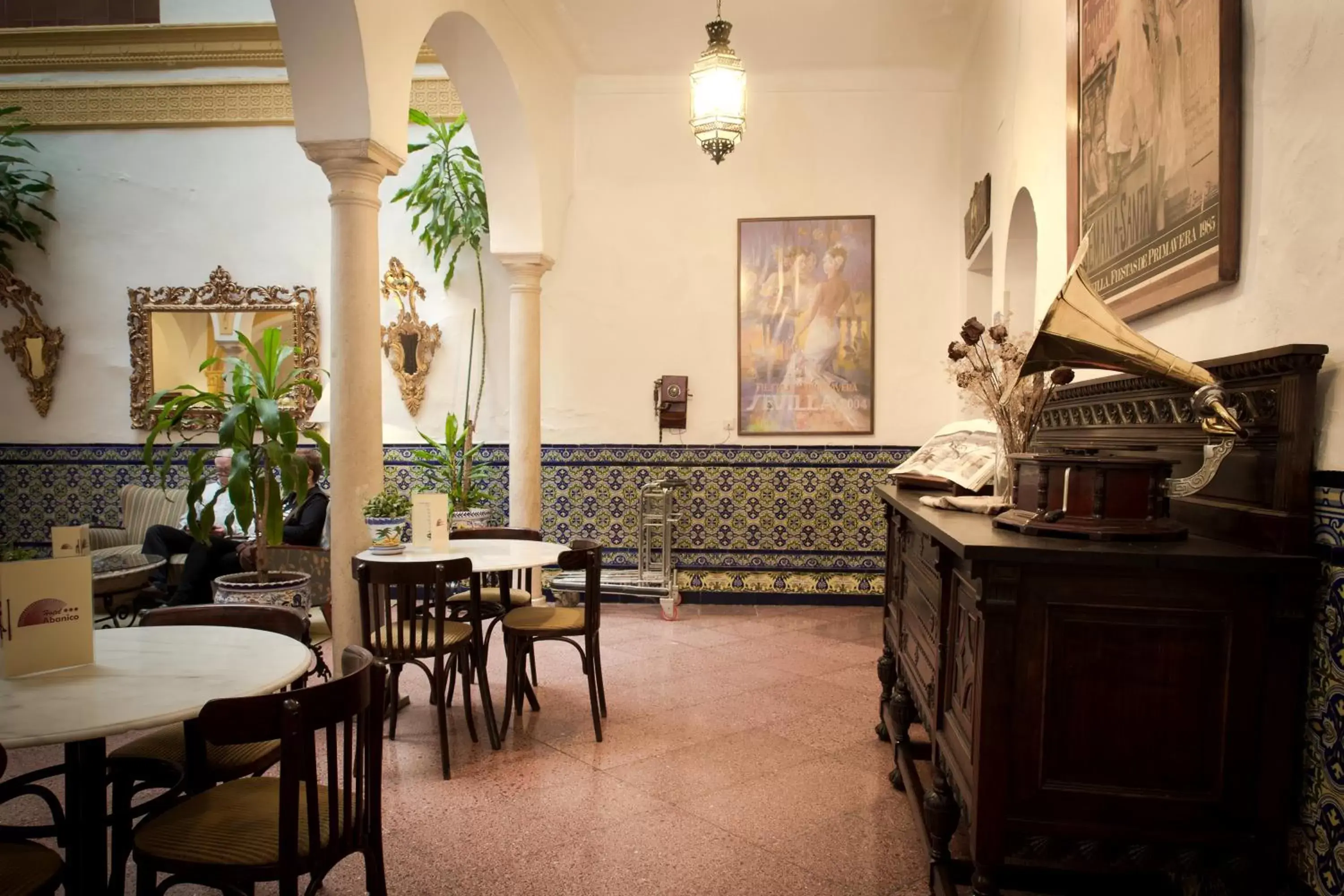 Patio, Restaurant/Places to Eat in Hotel Abanico