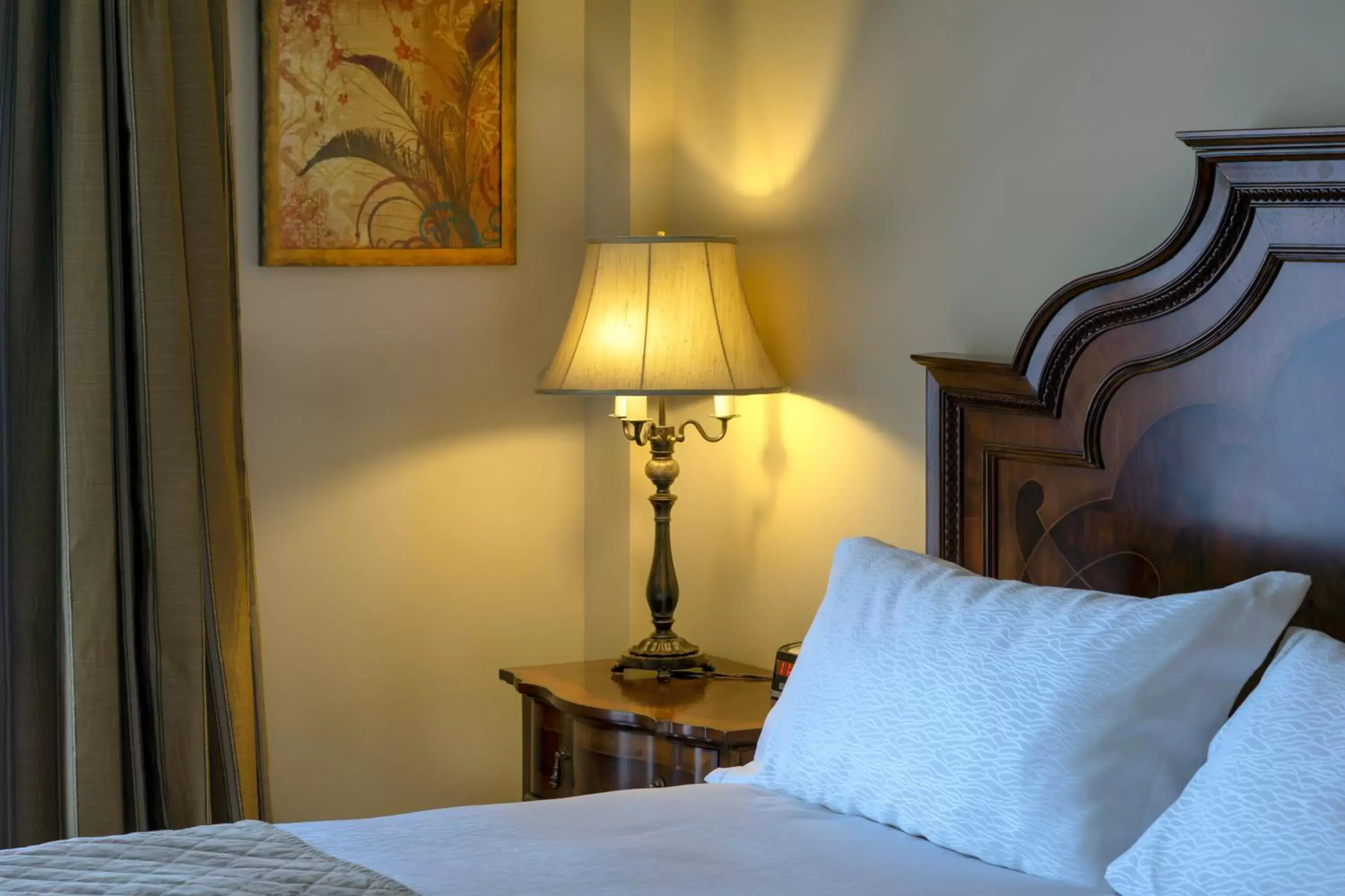 Bedroom in Hotel Brossard