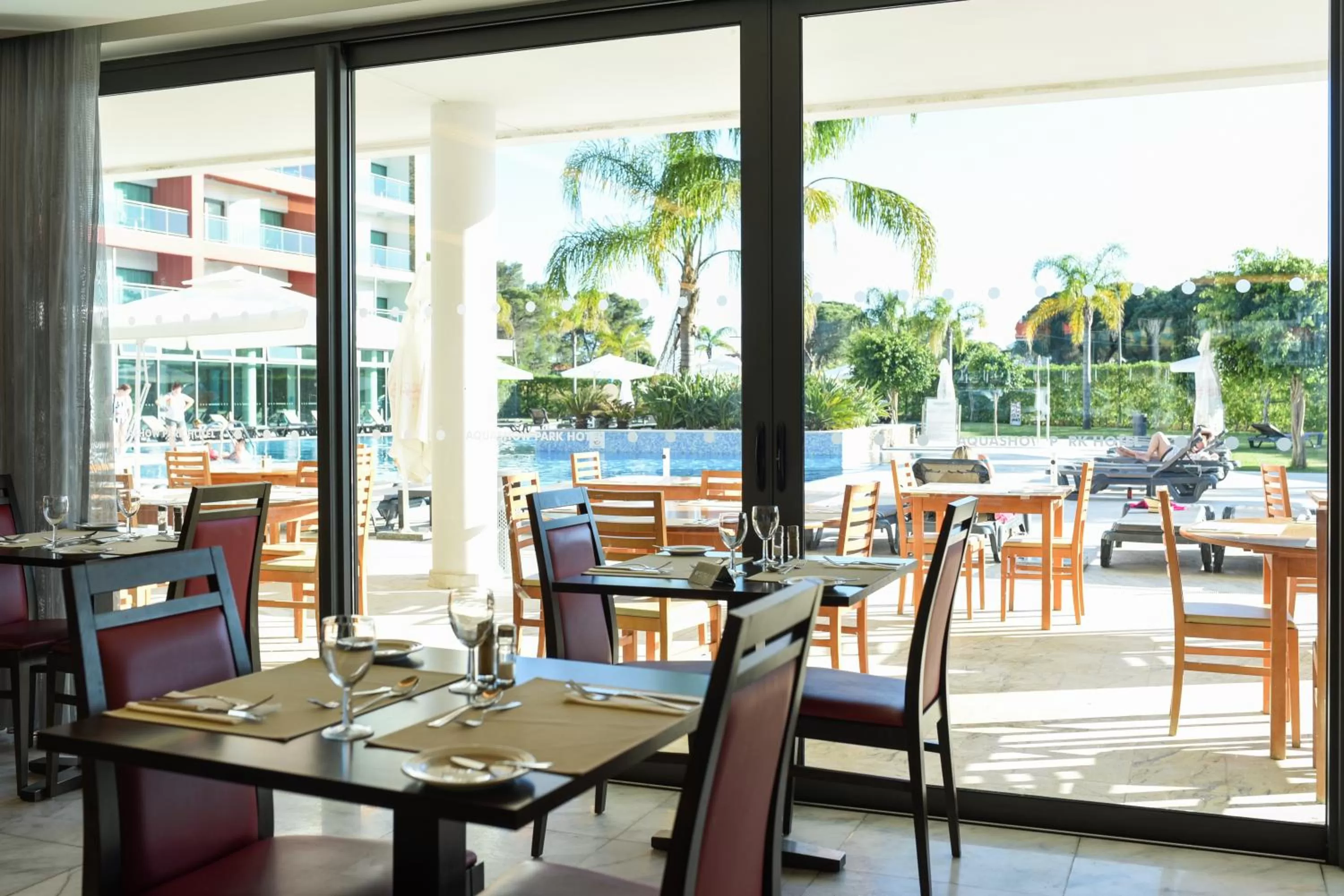 Restaurant/places to eat in Aquashow Park Hotel