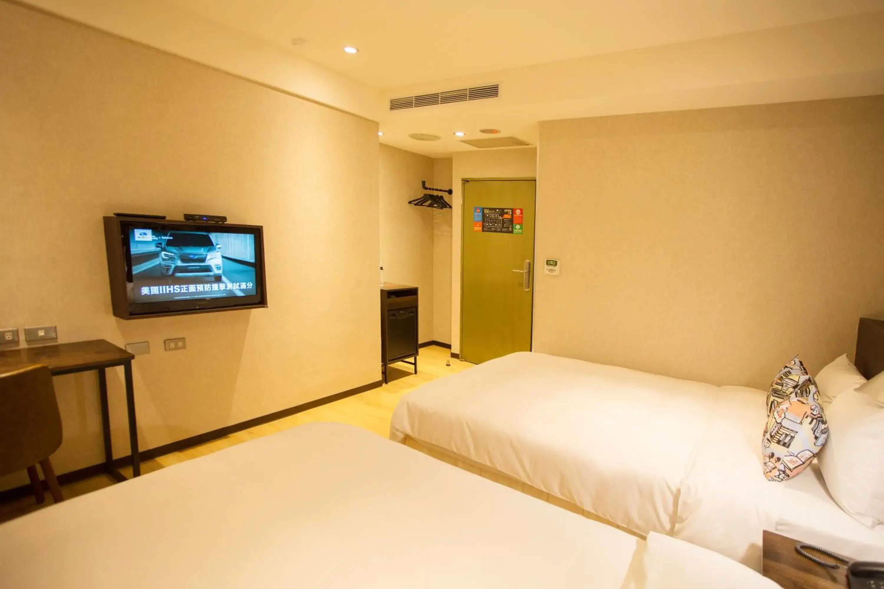 Bed in Just Live Inn-Taipei Station