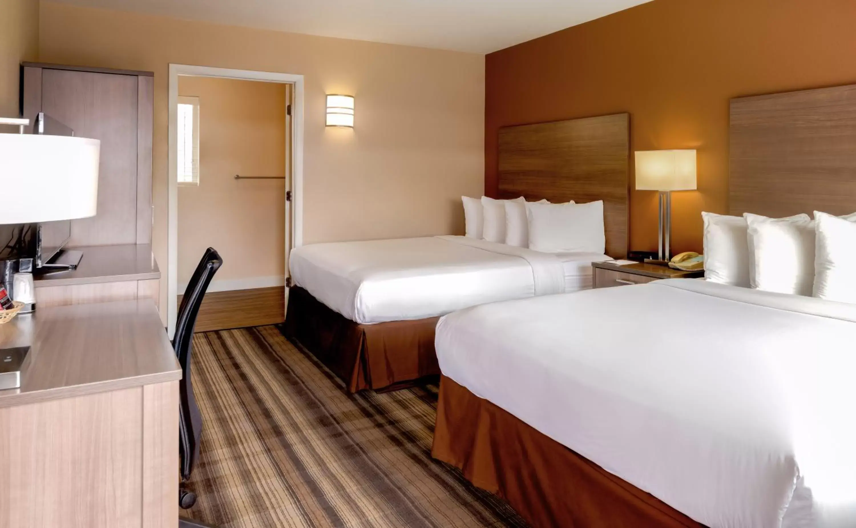 Bed in Boulder University Inn Bed in Boulder University Inn