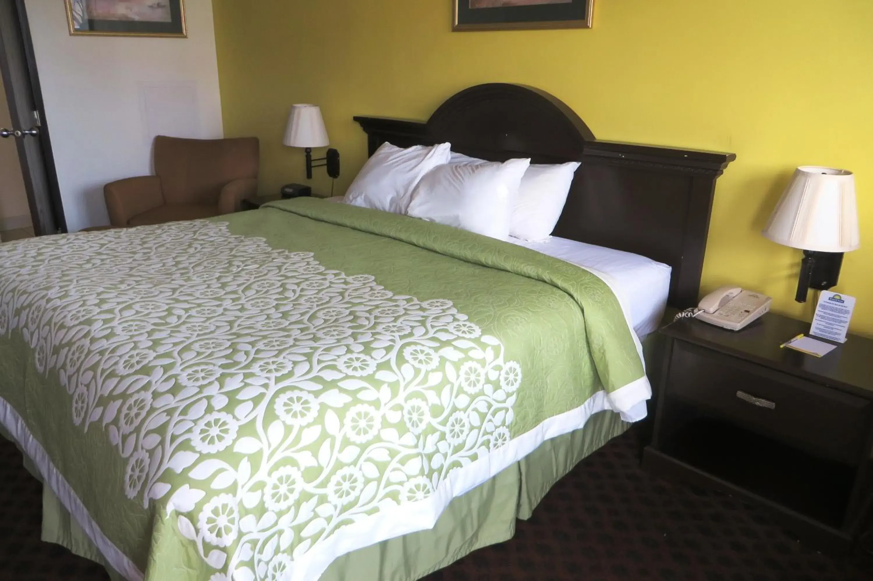 Bed in Days Inn by Wyndham Plainfield Bed in Days Inn by Wyndham Plainfield