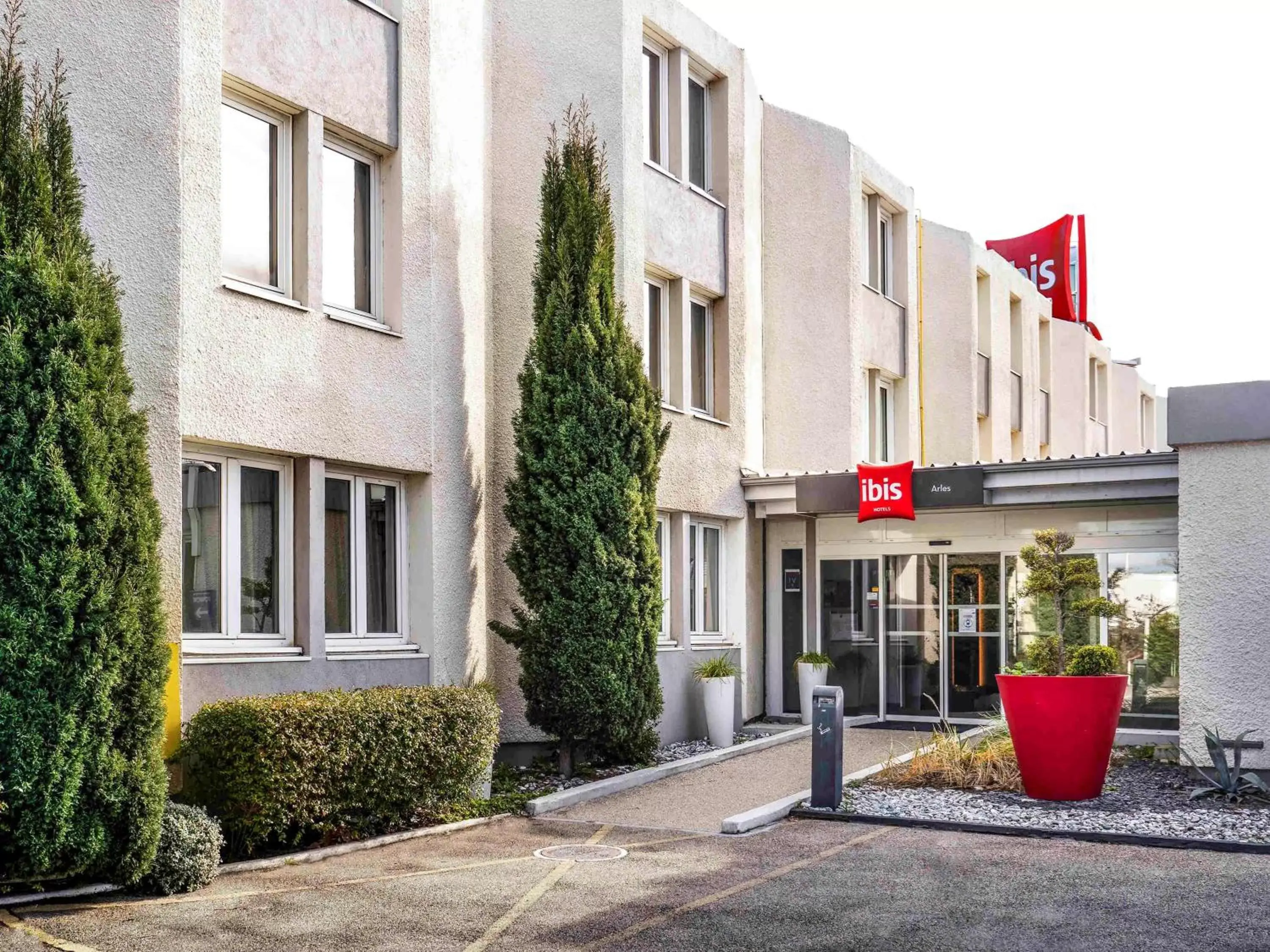 Property building in ibis Arles