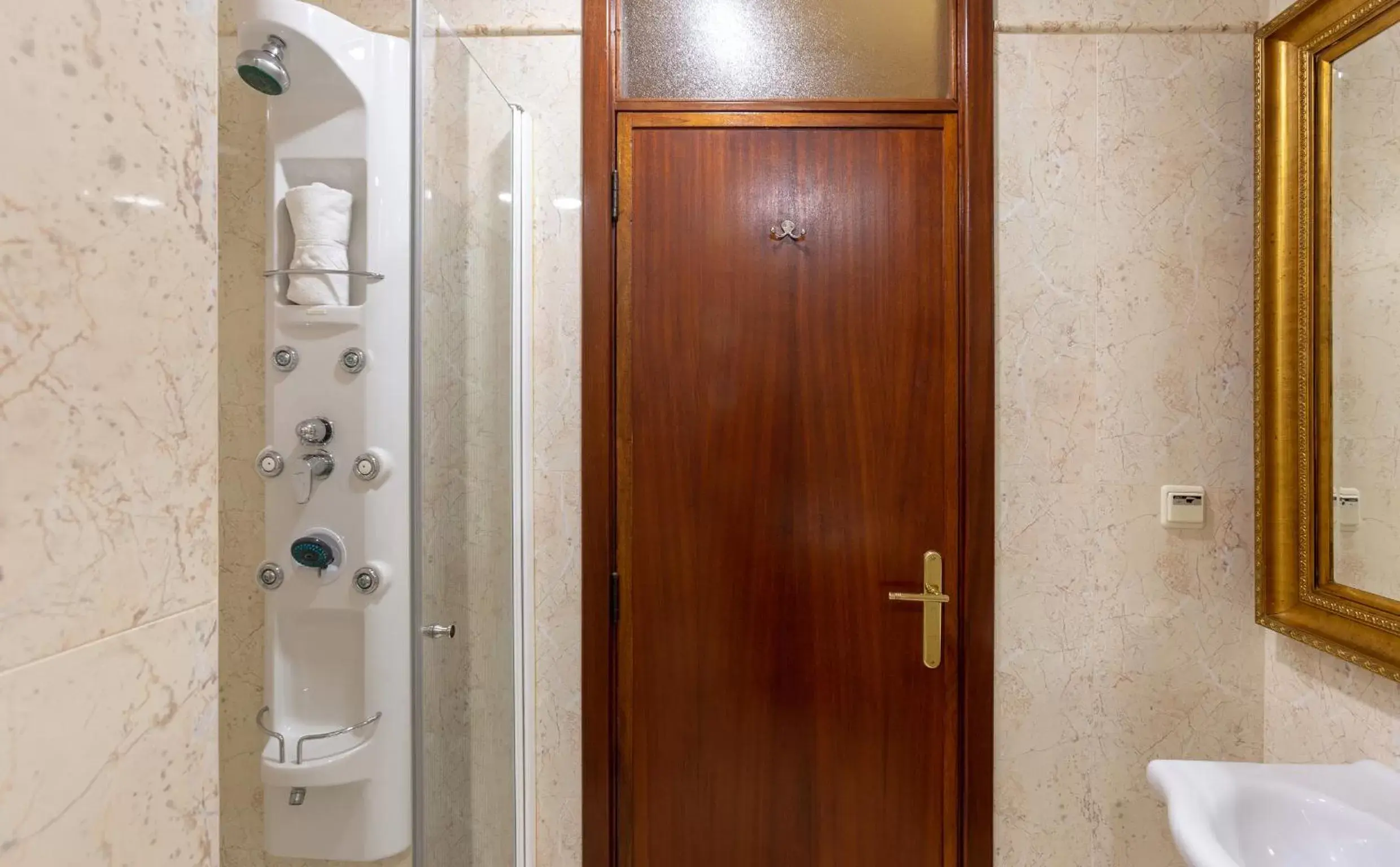 Bathroom in Hotel Afonso V