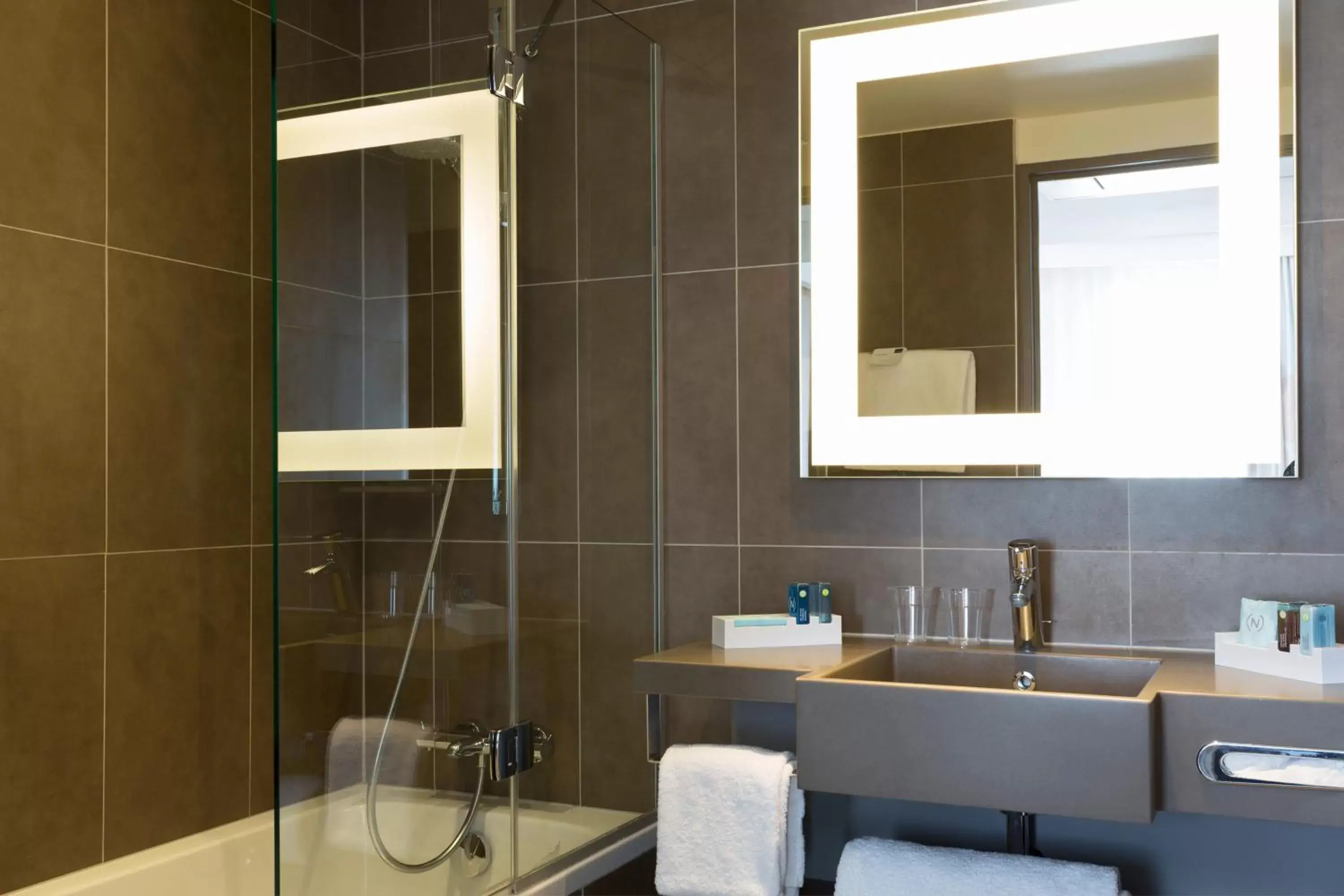 Property building, Bathroom in Novotel Marseille Centre Prado Vélodrome