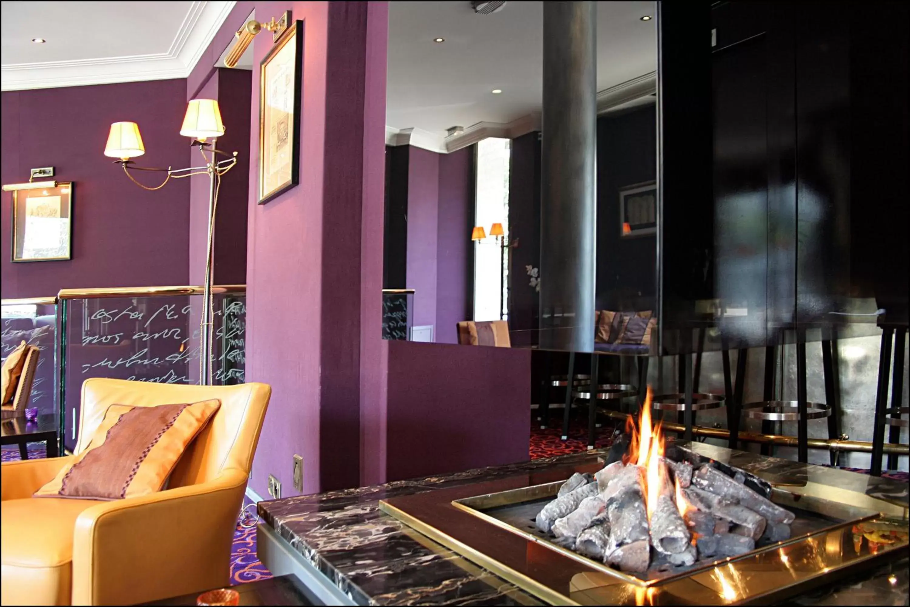 Lounge or bar in Villa Lutece Port Royal