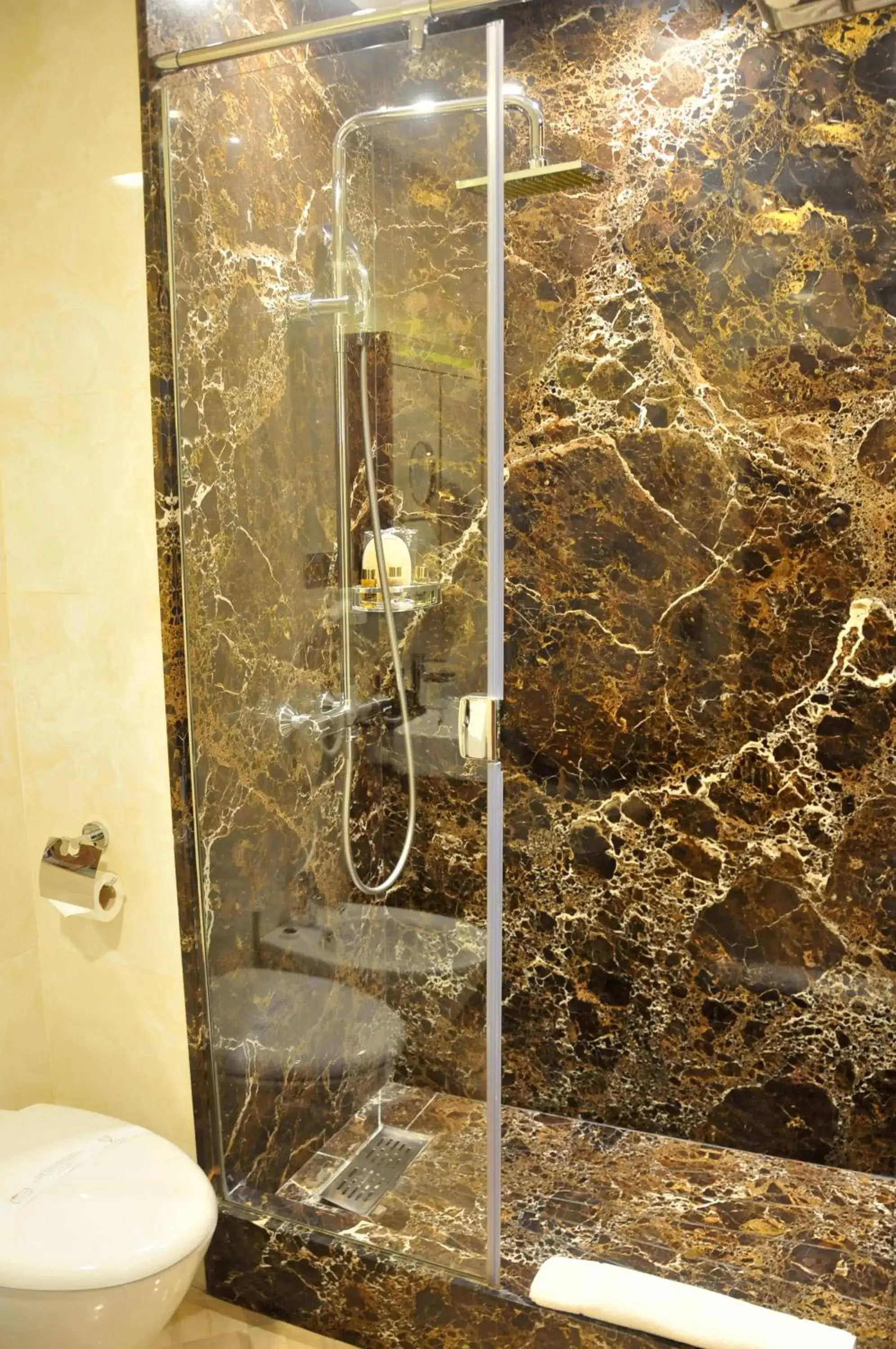 Shower, Bathroom in Suite Hotel Casa Diamond