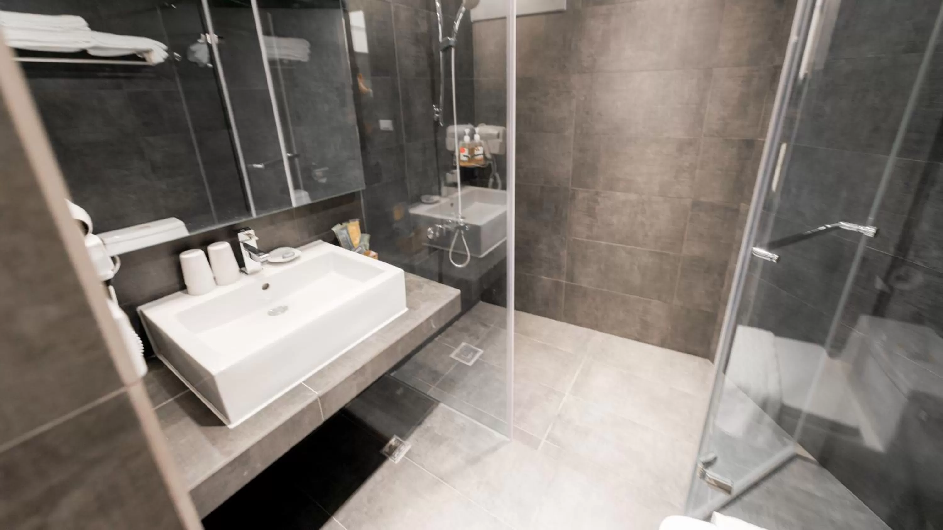 Shower in Wountain Hotel