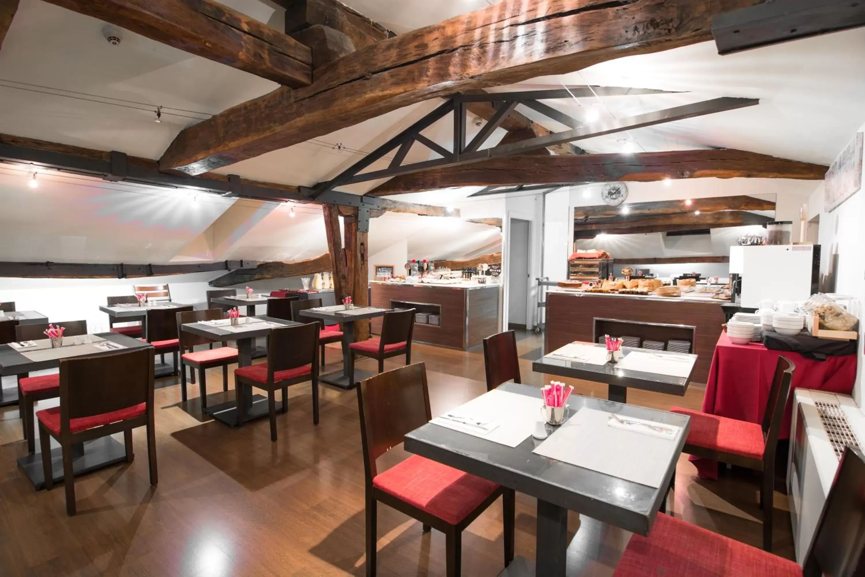 Restaurant/Places to Eat in Petit Palace Arana Bilbao