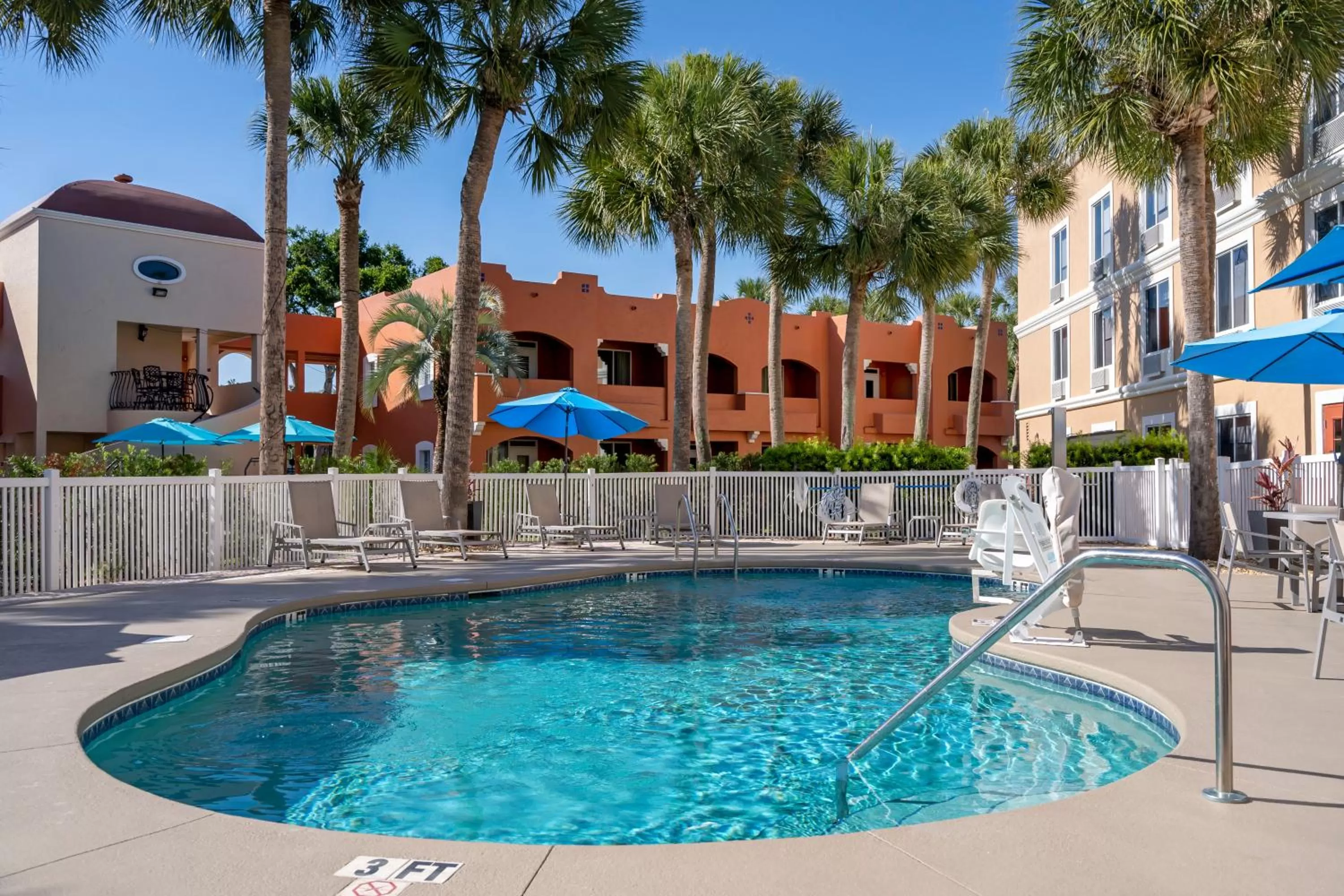 Swimming pool in Holiday Inn Express Hotel & Suites - The Villages by IHG
