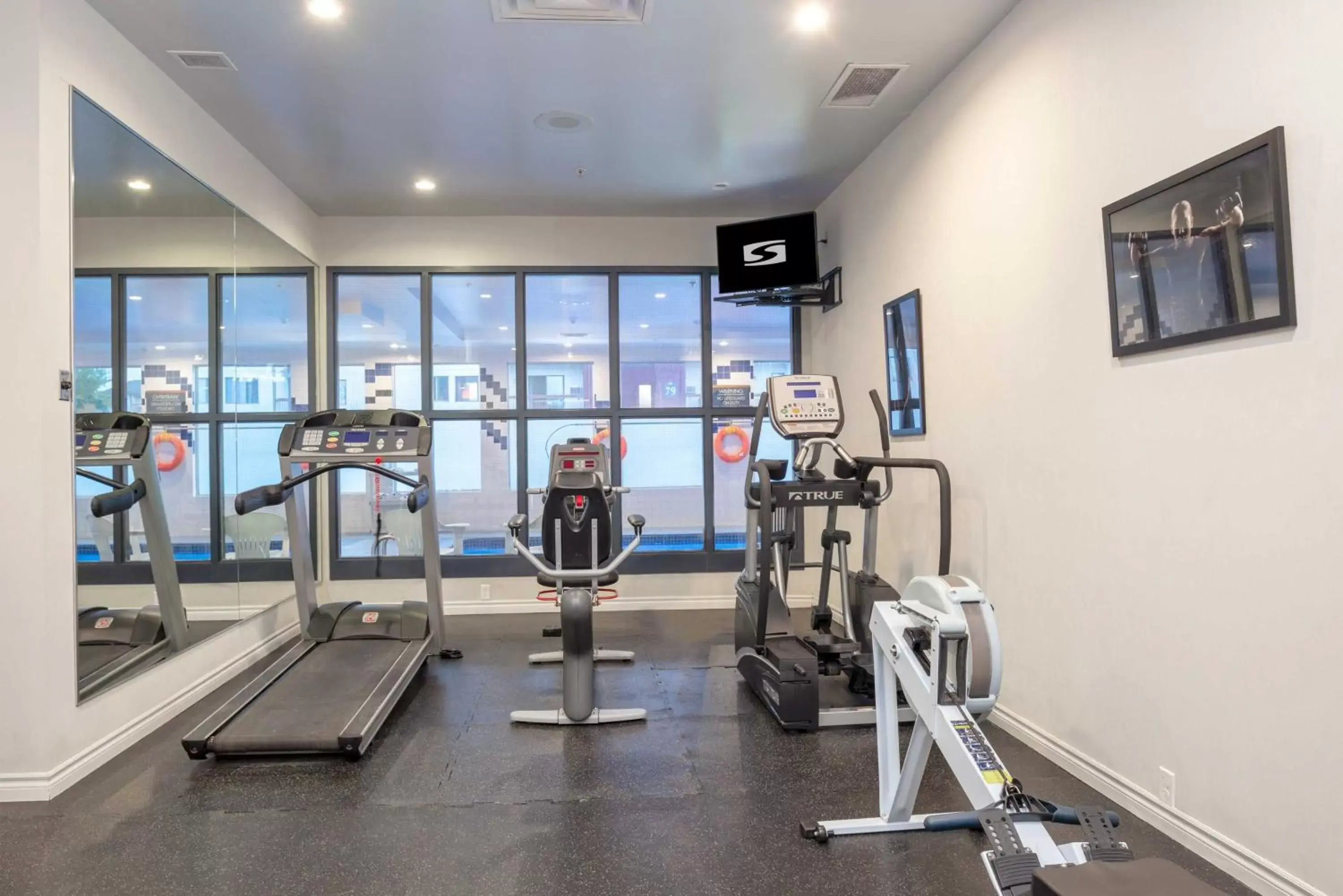 Fitness centre/facilities, Fitness Center/Facilities in Sandman Hotel & Suites Regina
