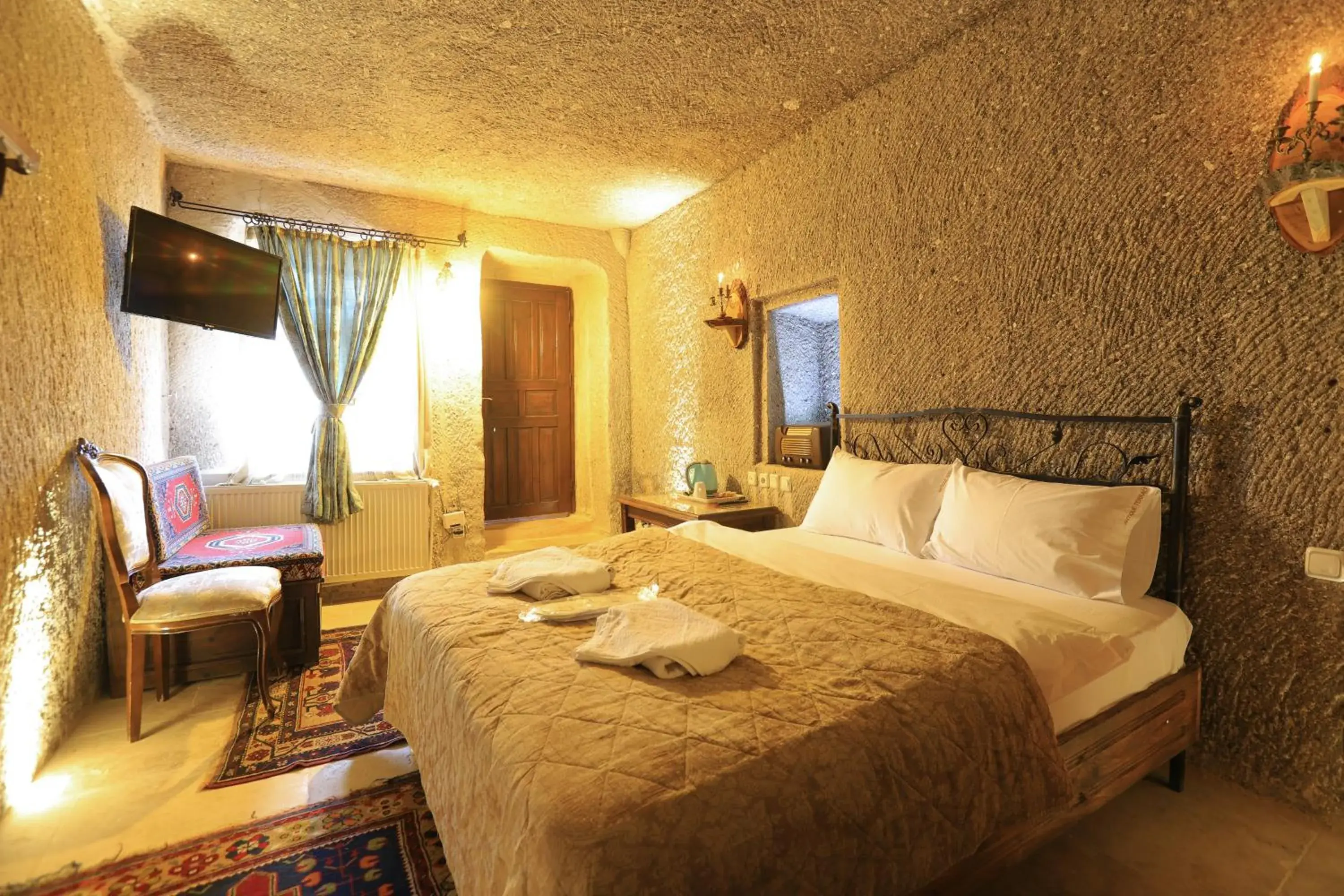 Property building, Bed in Antique Terrace Cave Suites