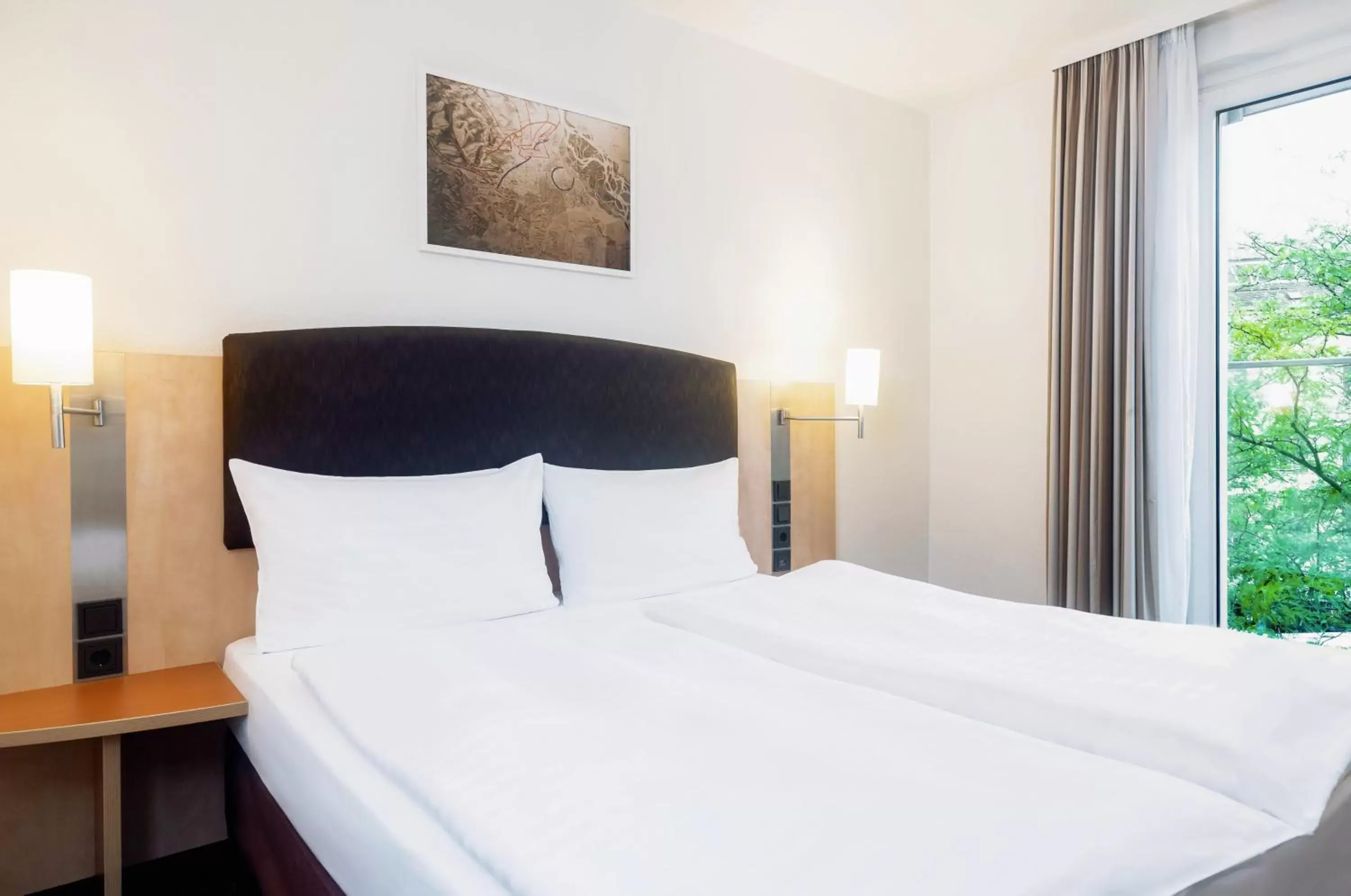 Bedroom, Bed in IntercityHotel Wien