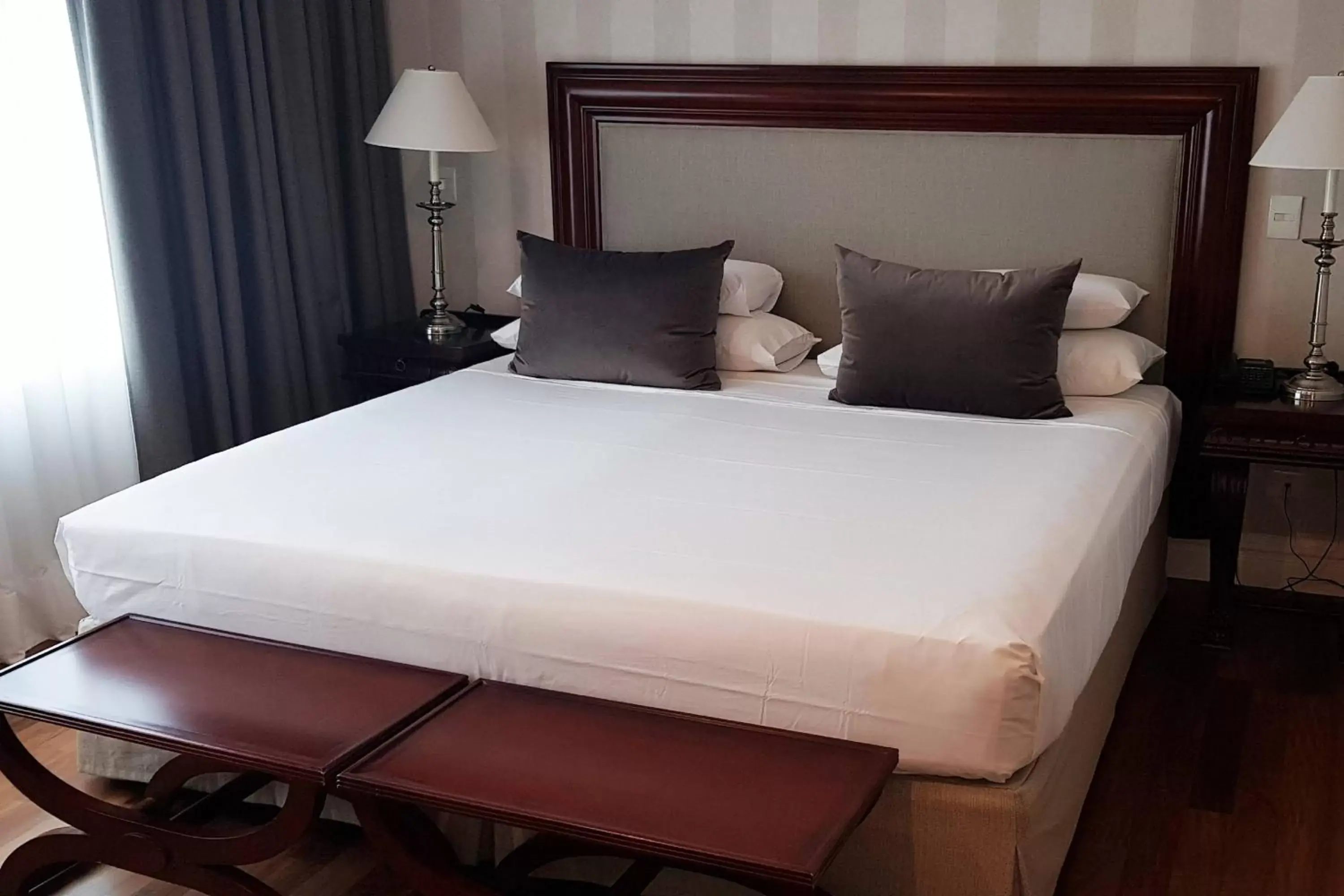 Photo of the whole room, Bed in Buenos Aires Marriott