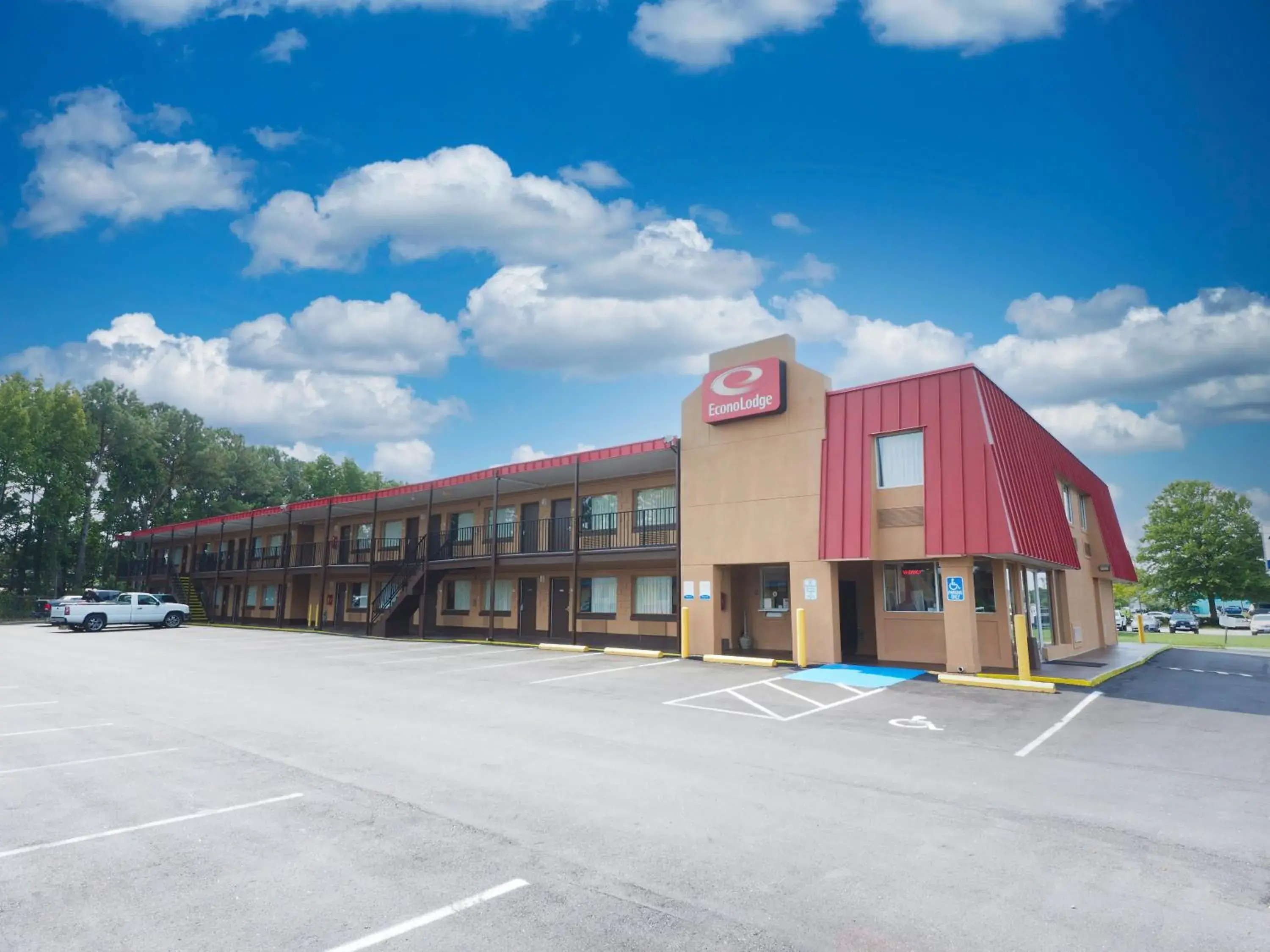 Property Building in Econo Lodge Town Center