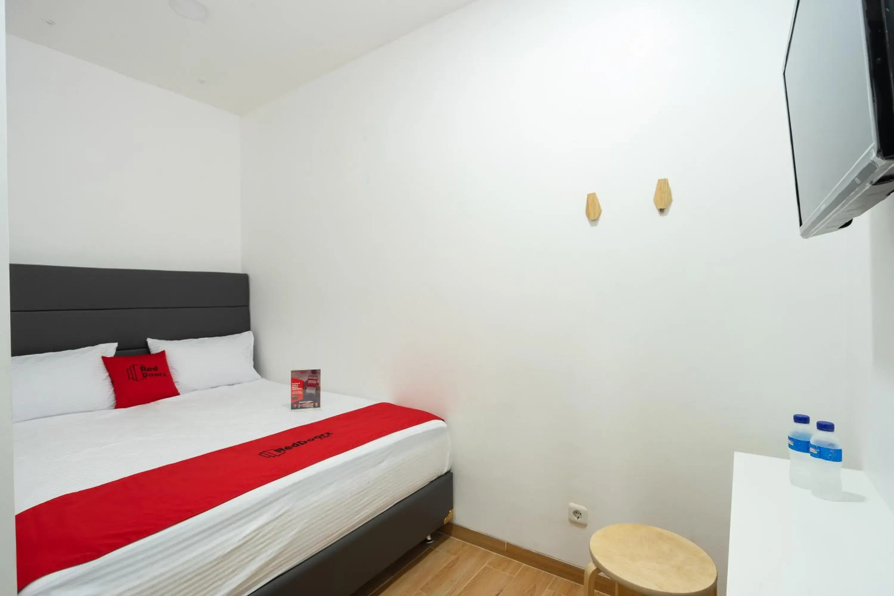 Bedroom, Bed in RedDoorz Plus @ Danau Sunter Utara