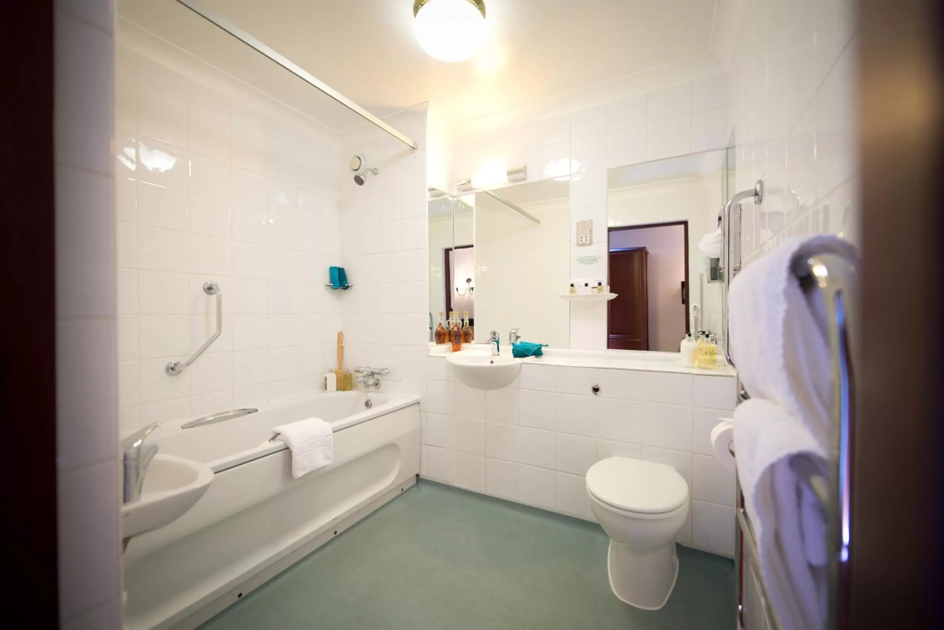 Bathroom in Ellington Lodge at The Concorde