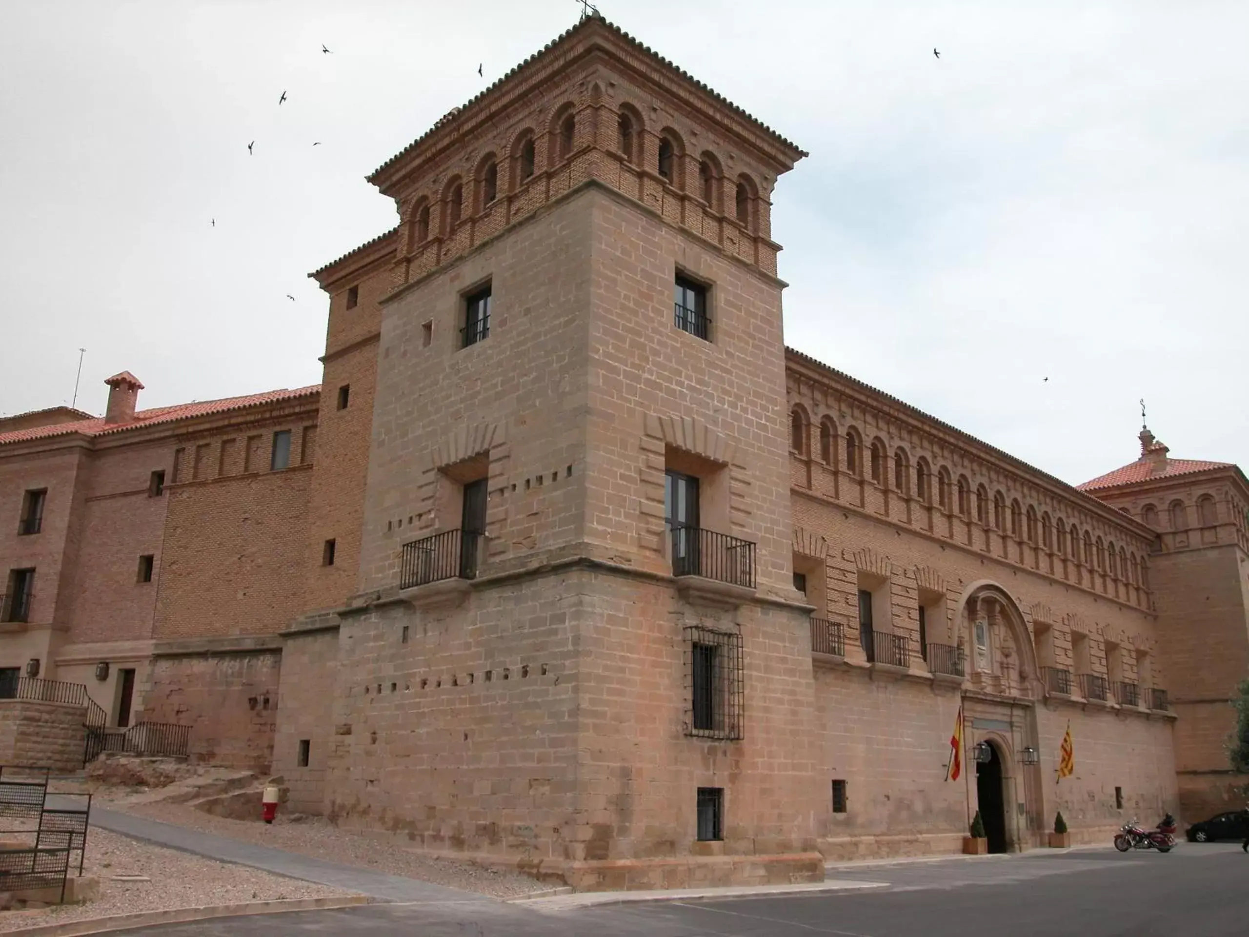 Facade/entrance, Property Building in Parador de Alcañiz