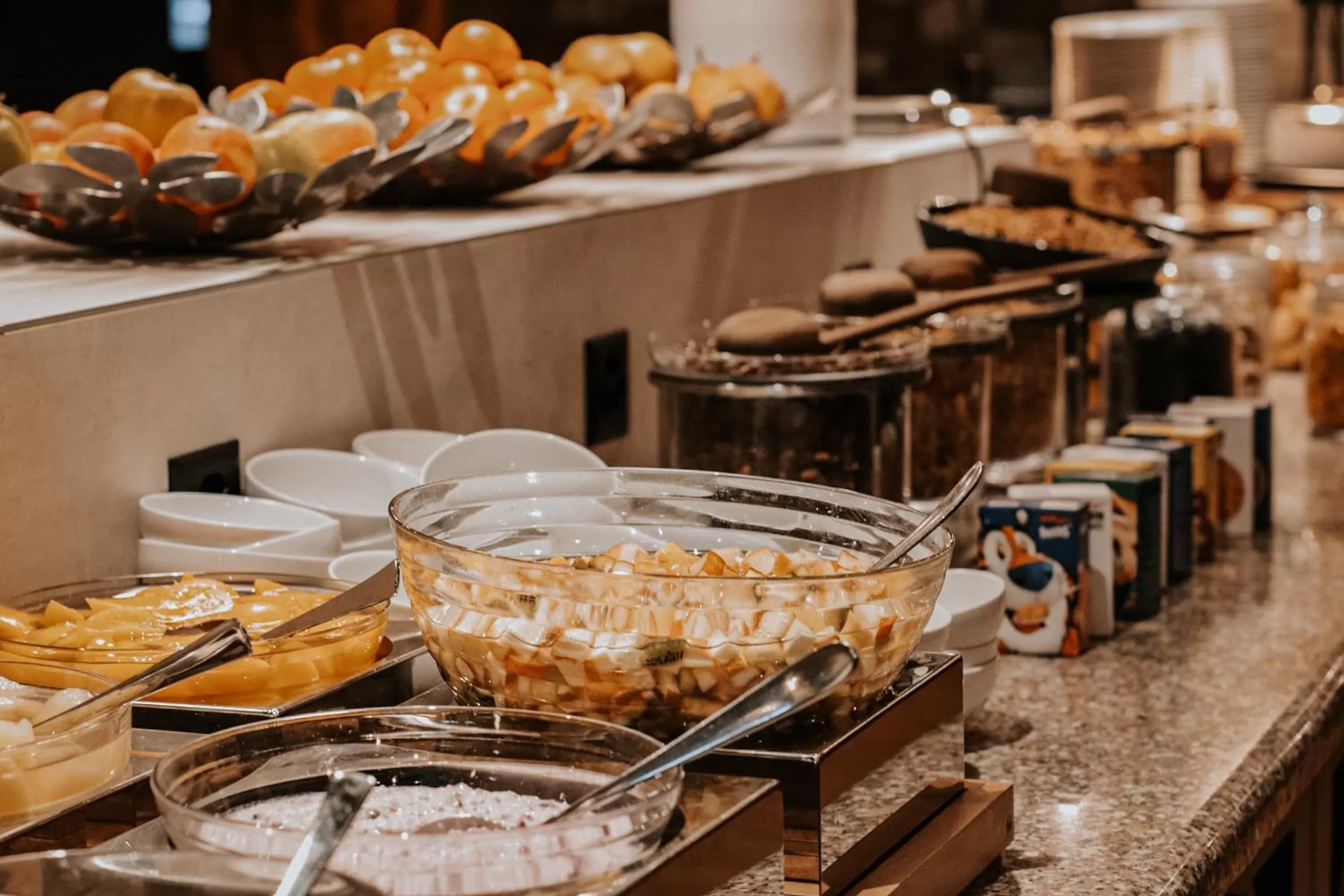 Restaurant/places to eat in Victoria Hotel & Residence