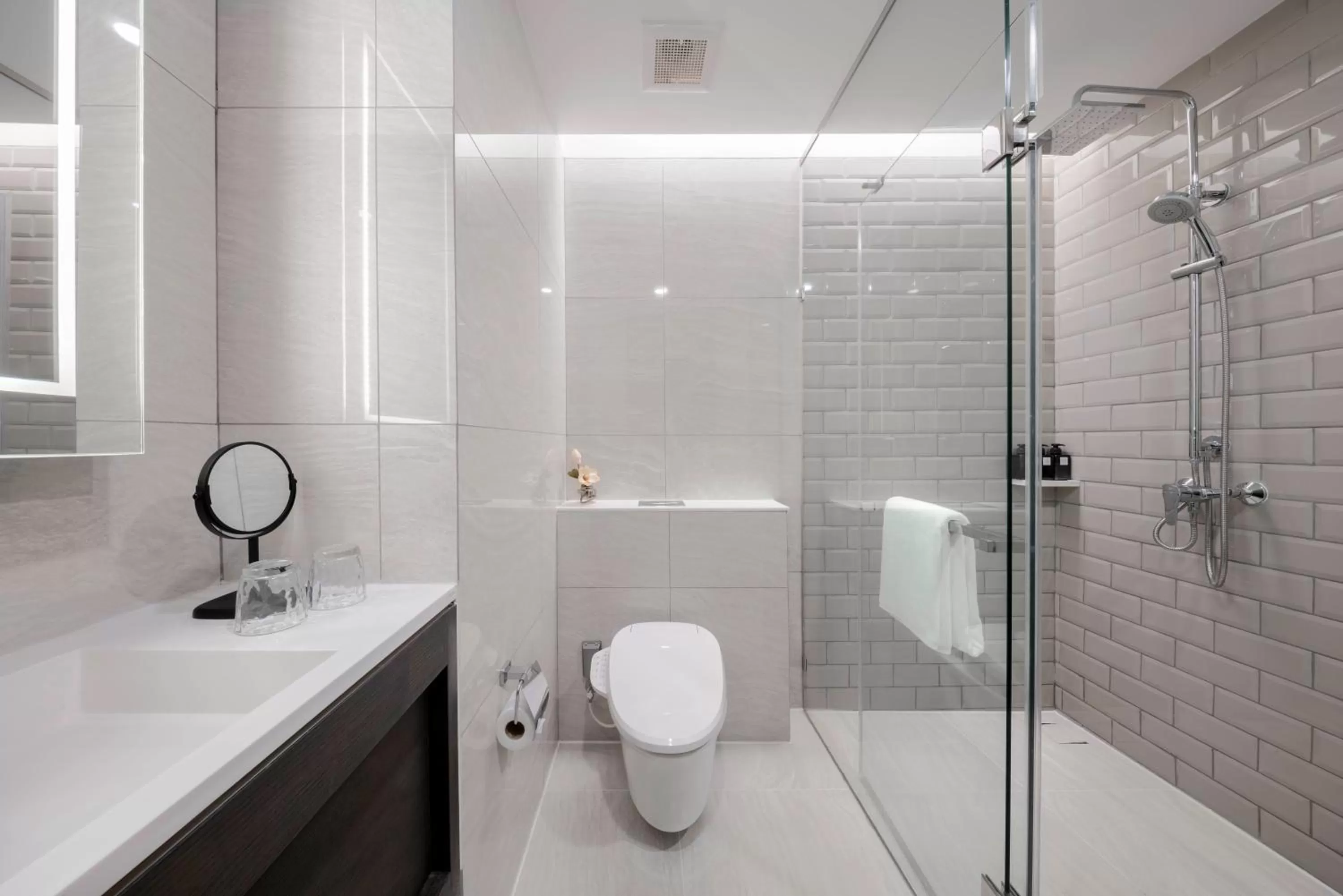 Shower in Wyndham Bangkok Queen Convention Centre