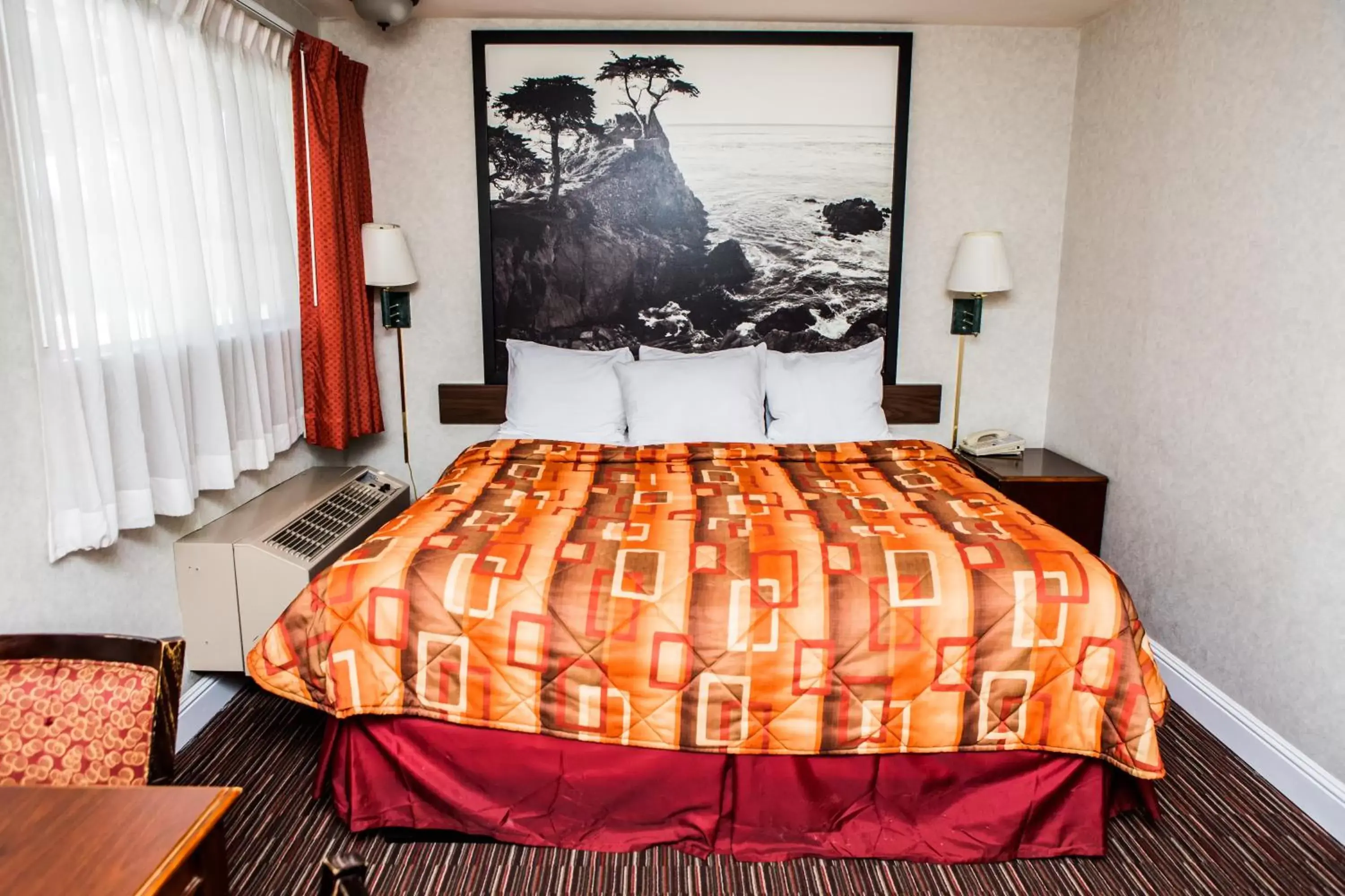 Bedroom, Bed in Pelican Inn