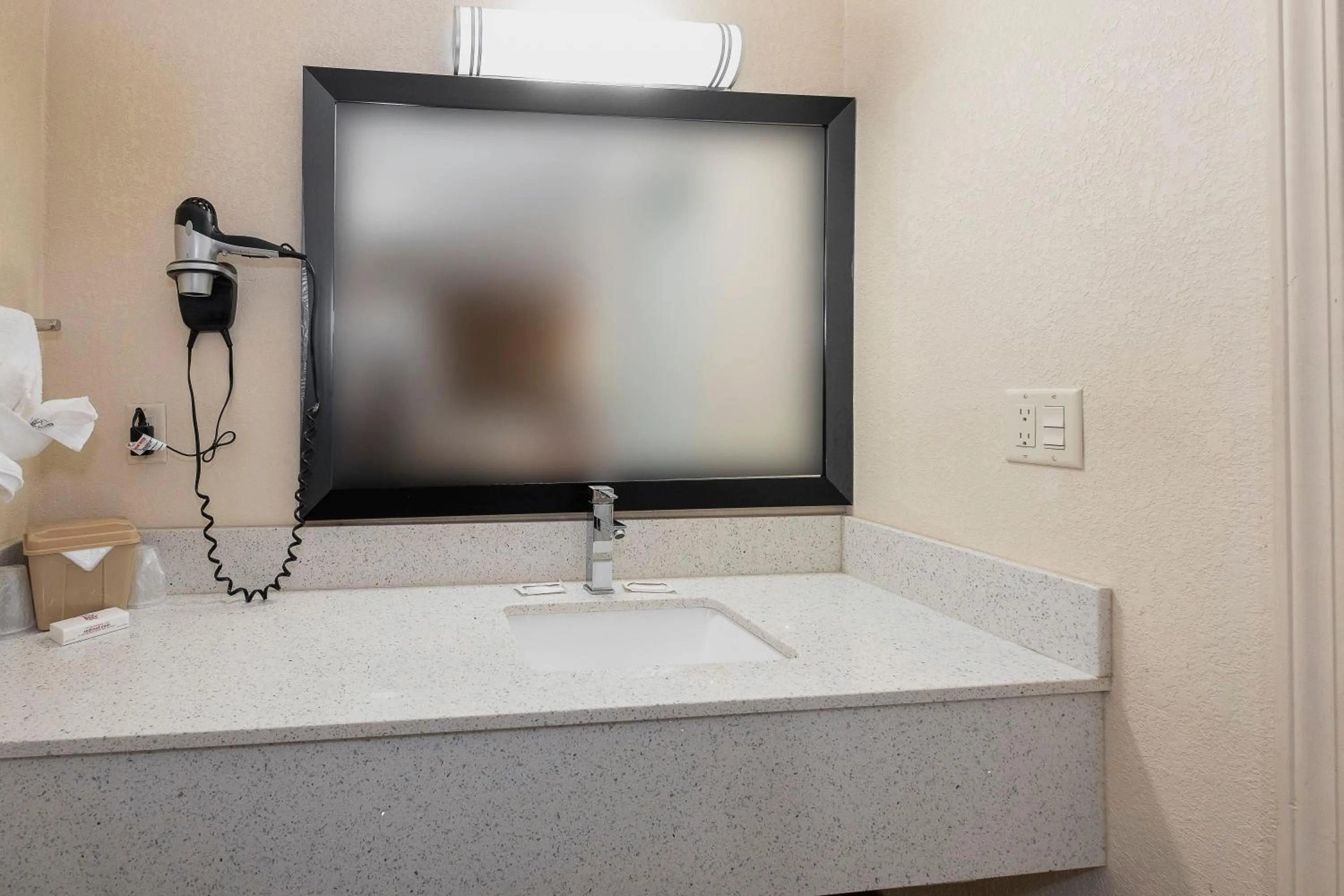 Bathroom in Red Roof Inn Starkville - University