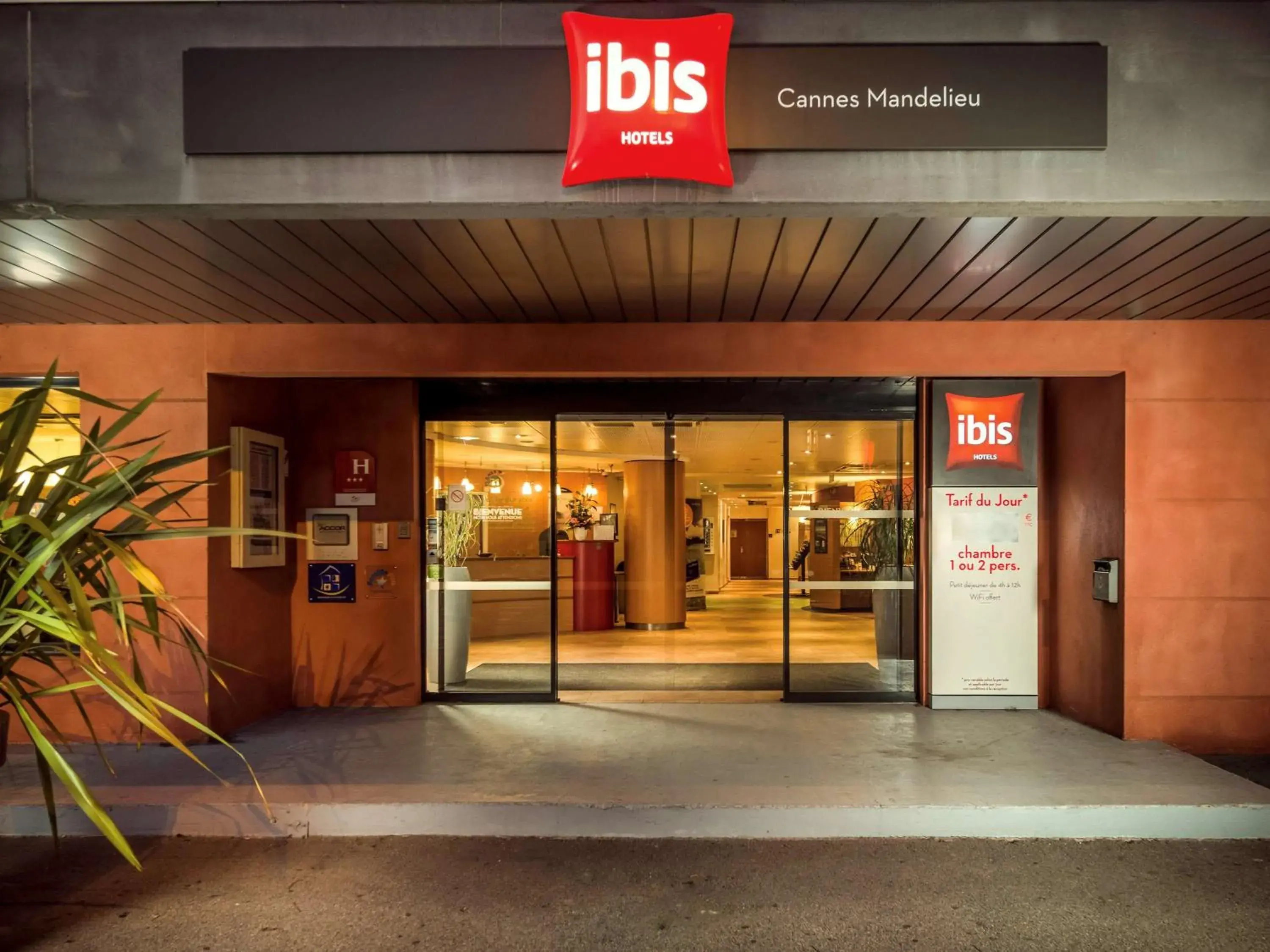 Property building in ibis Cannes Mandelieu